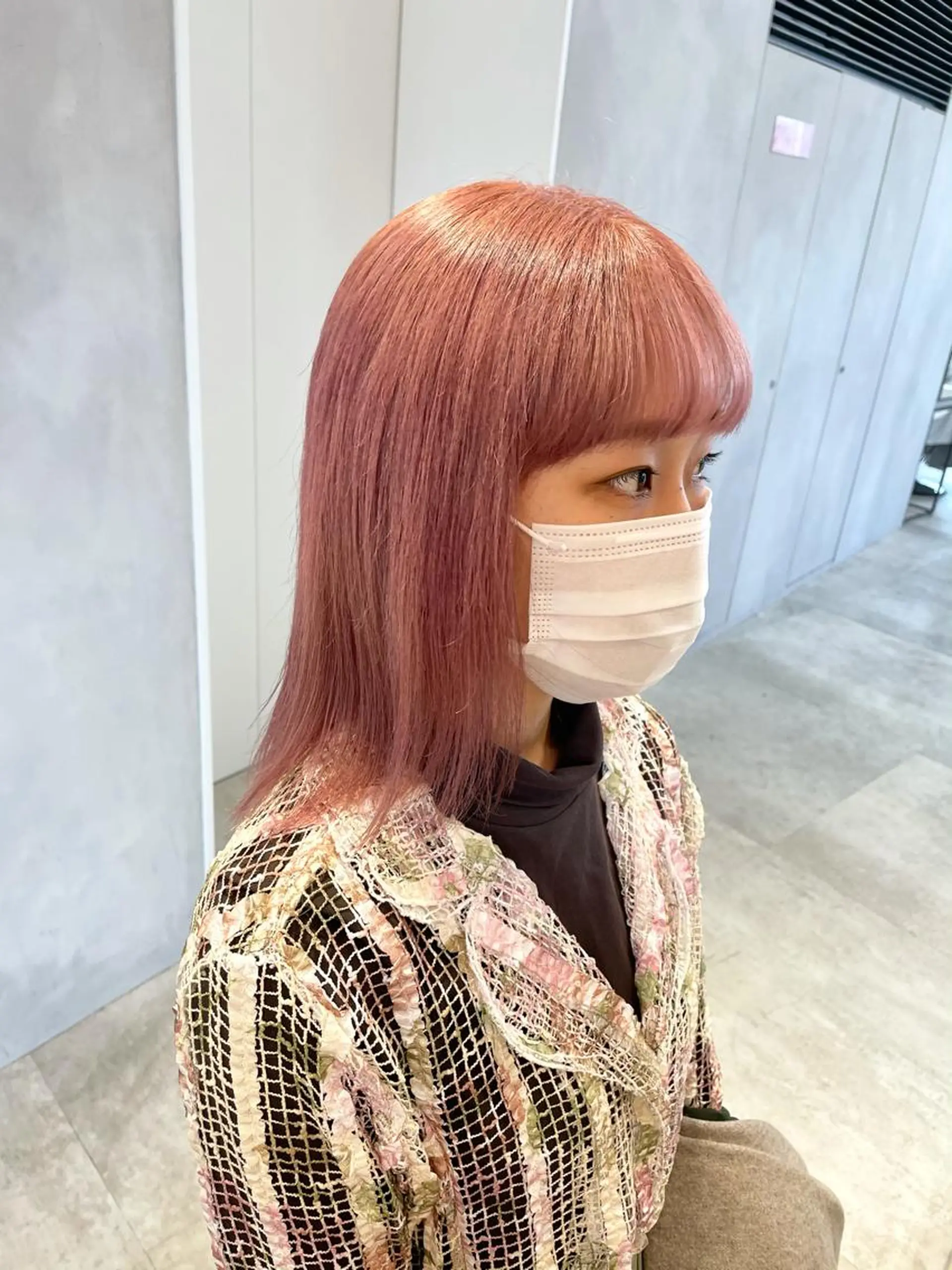 セミロング カラー ハイトーン×レイヤー ／遠藤将太のヘアスタイル