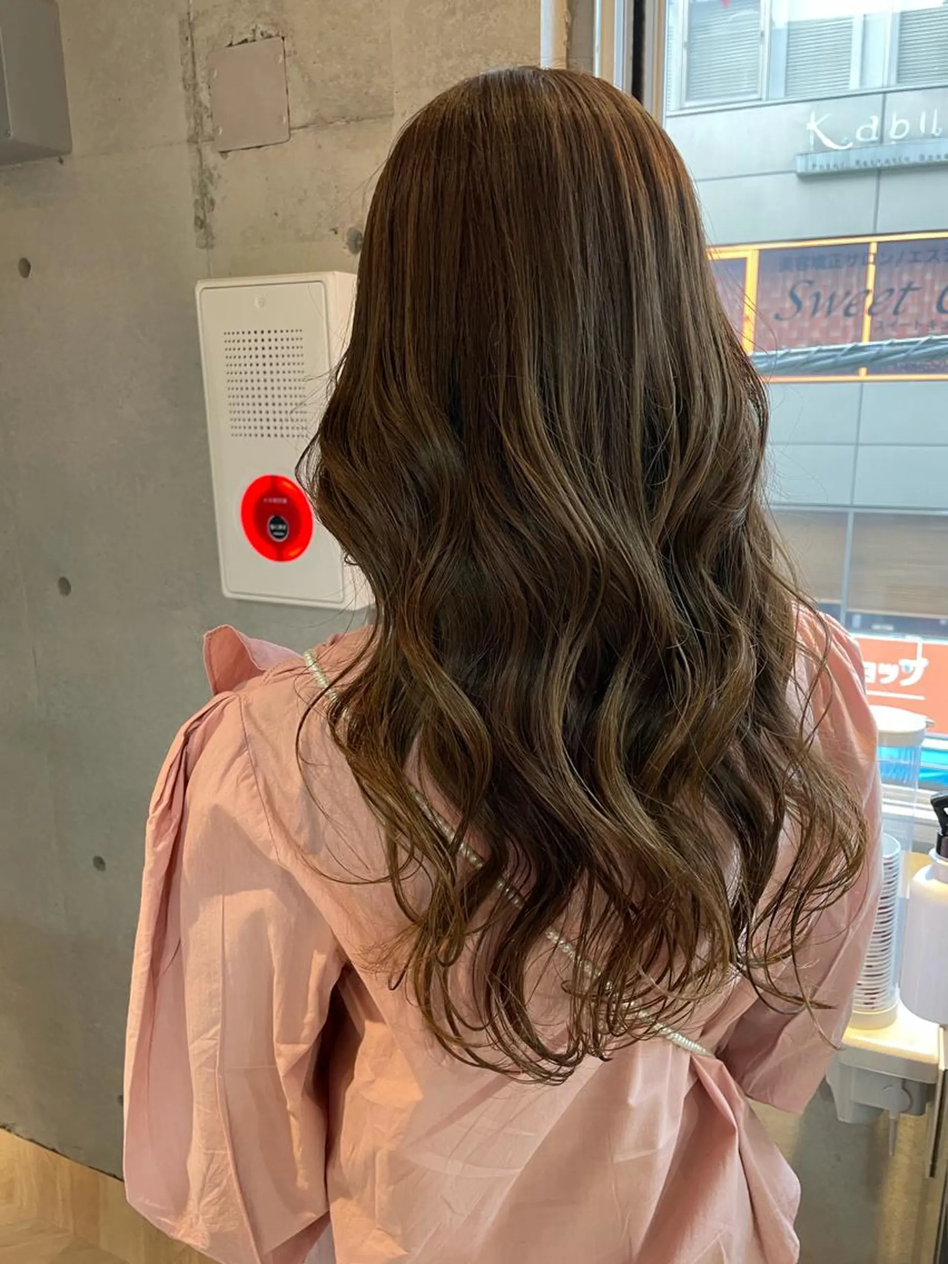 ロング カラー グレージュ ミルクティーグレージュ カット ヘアカラー トリートメント しのはら まどかのヘアスタイル