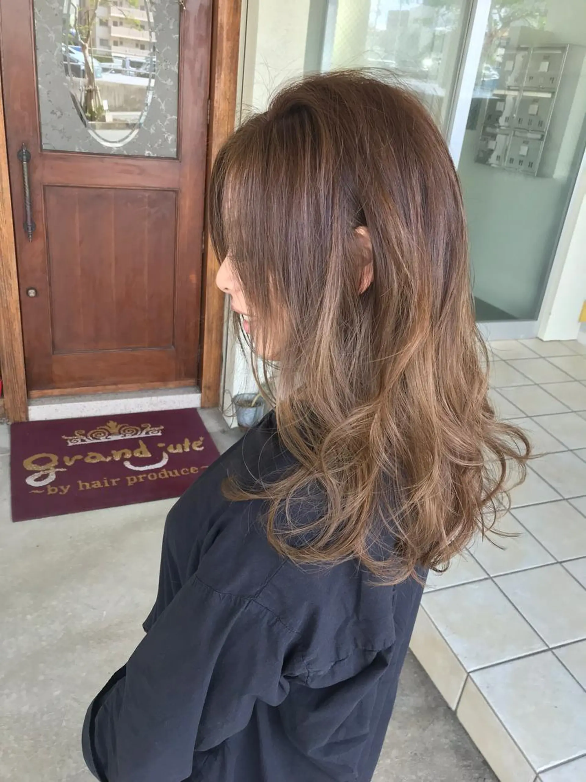 セミロング カラー グラデーションカラー grand juteのヘアスタイル