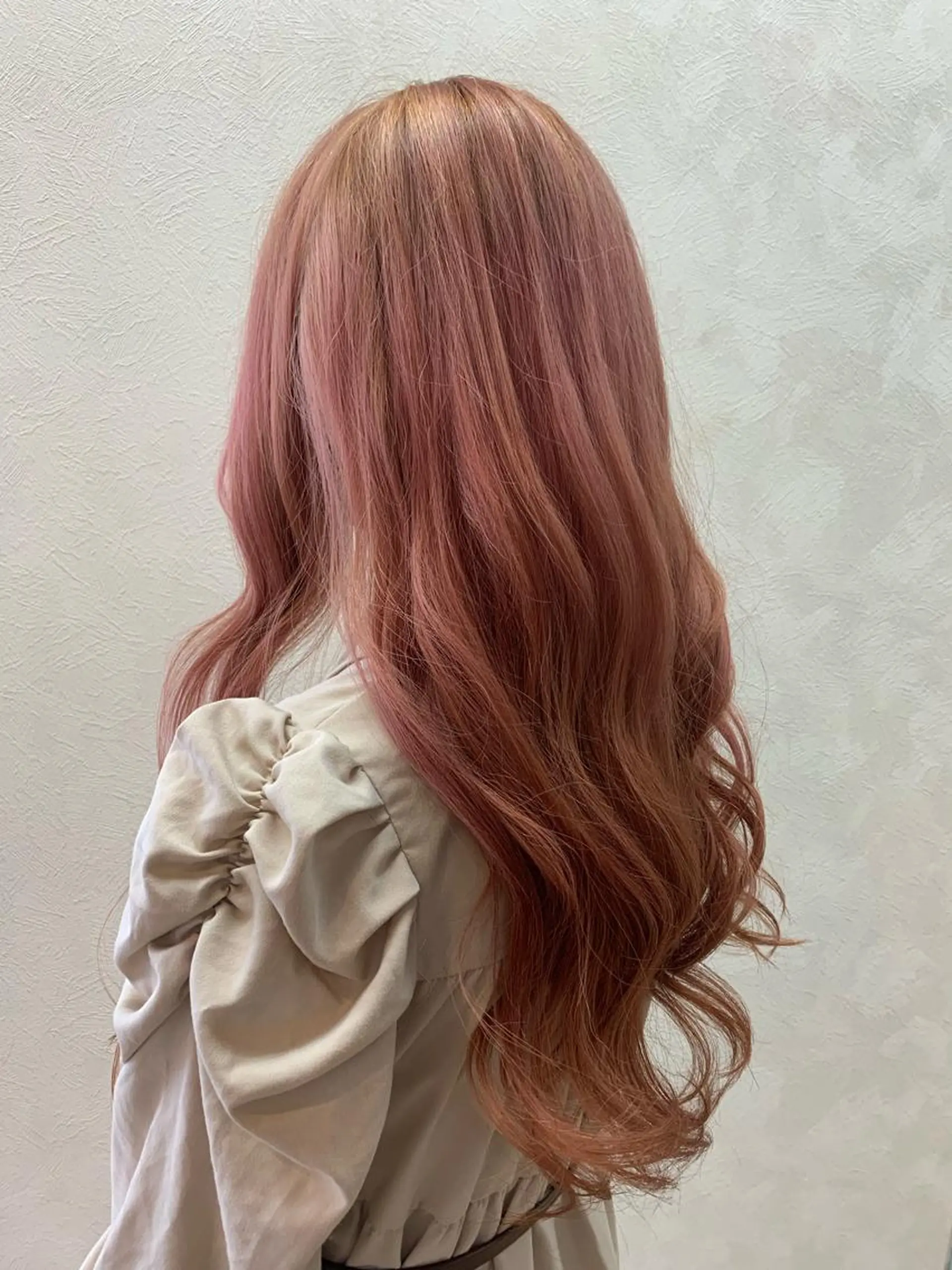 カラー ベージュカラー ブリーチ オレンジ ピンクカラー ピンクベージュ 井上 花音のヘアスタイル