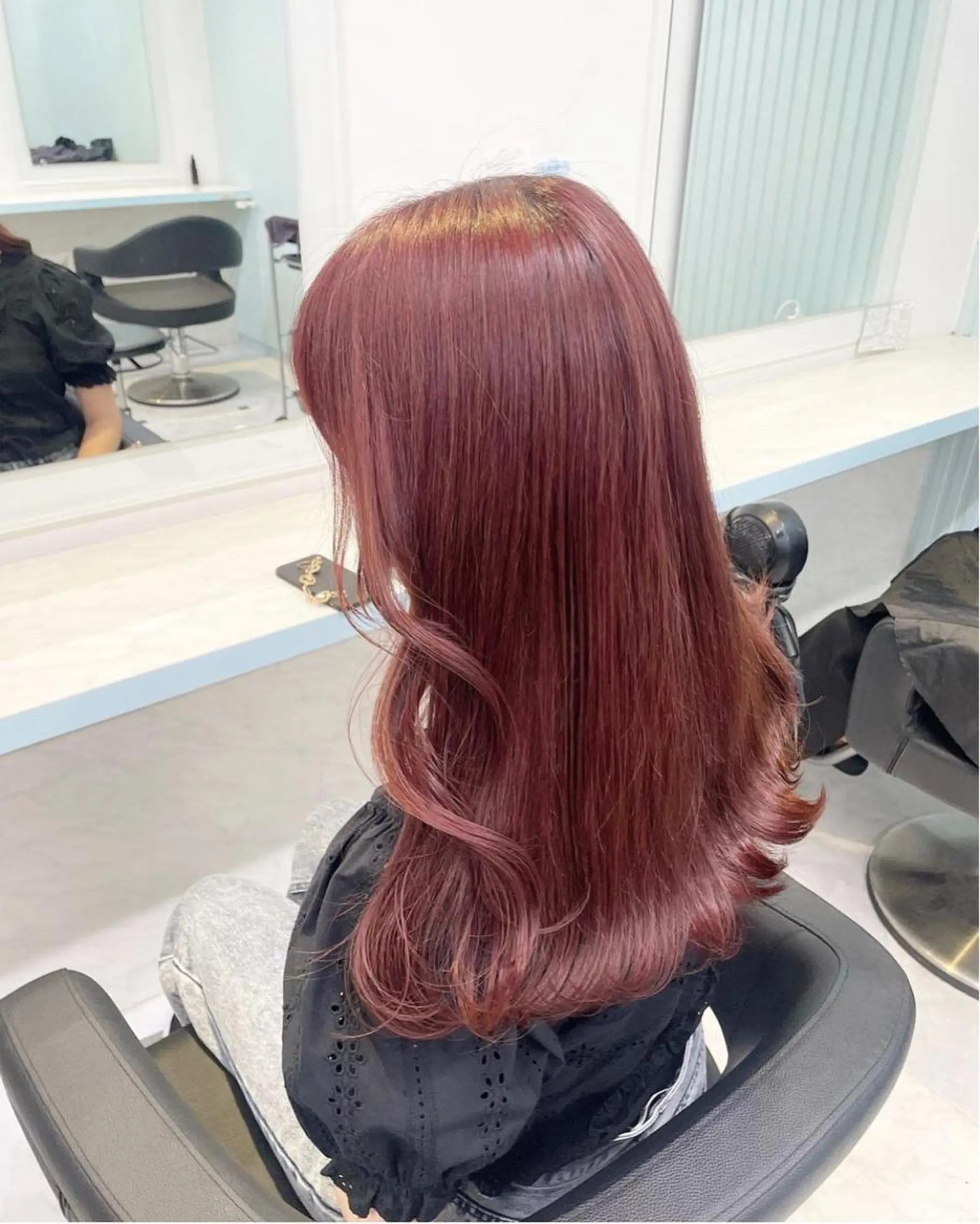 ミディアム カット ヘアカラー トリートメント サロウィン新宿三丁目East所属・顔周りレイヤー/新宿 /モテ艶カラー/航介のヘアスタイル