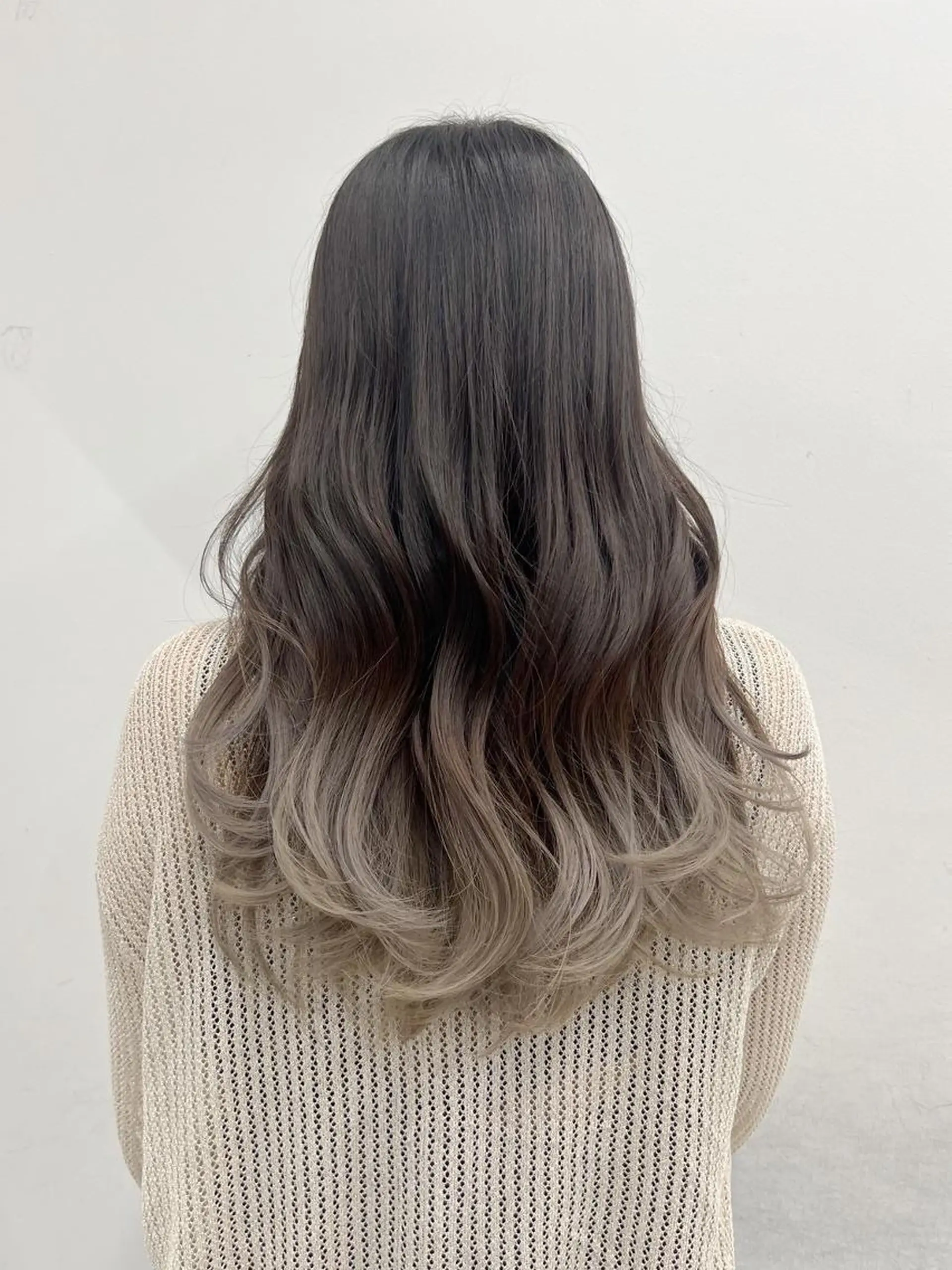カラー ロング アディクシーカラー アッシュ ブルーカラー ダークアッシュ グレージュ 【公式】amble luxe 中野のヘアスタイル