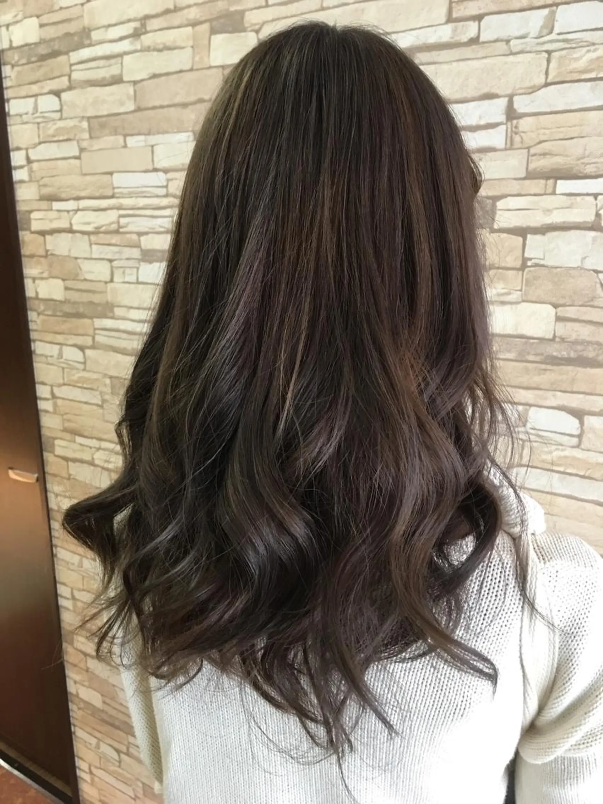 セミロング カラー ブリーチ 透明感カラー グレージュ BREK 袋井店のヘアスタイル