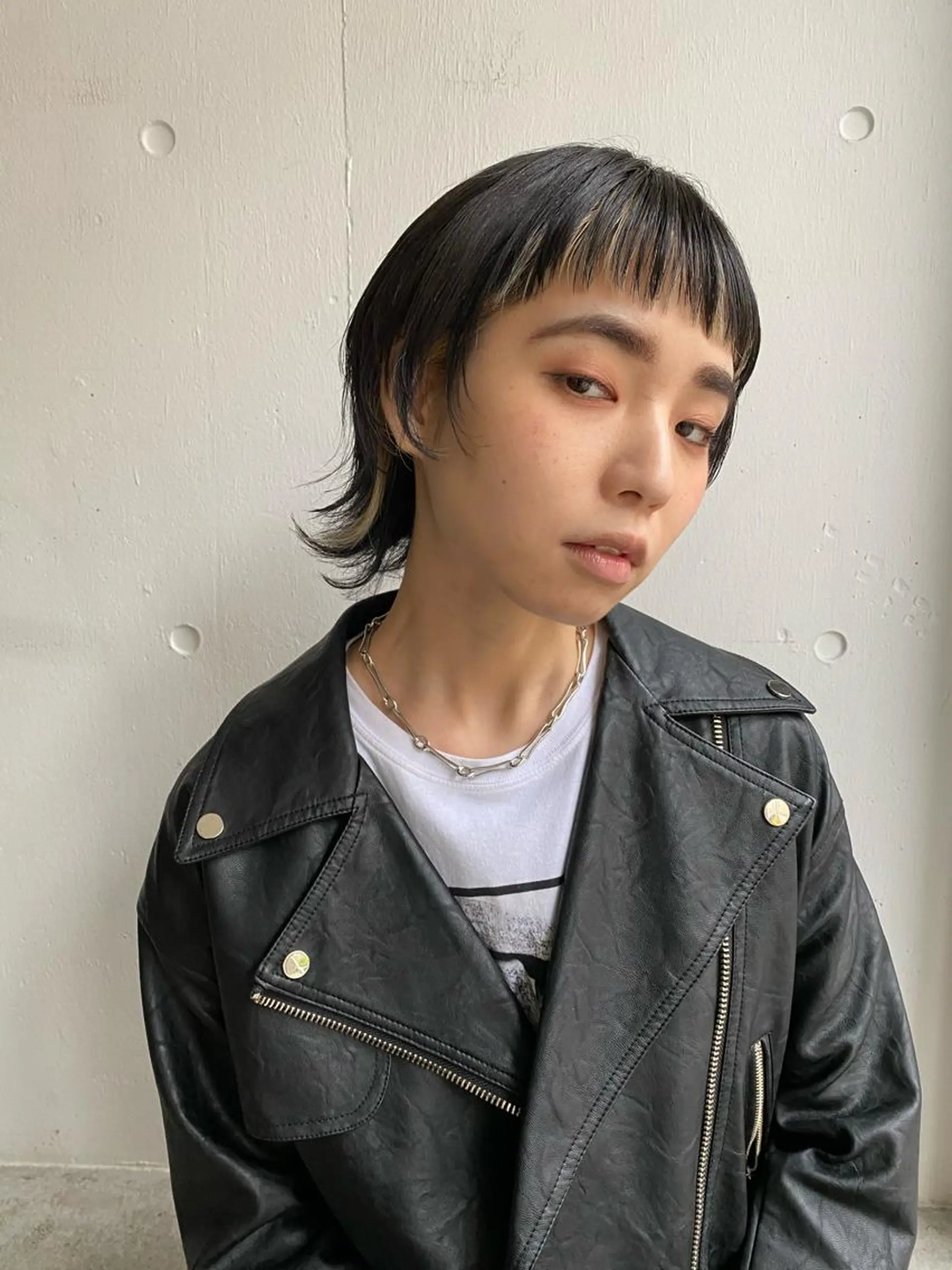 ショート カラー インナーカラー オン眉 ウルフカット カット ヘアカラー hemm,hemm.所属・ミク／ 北参道／ショートのヘアスタイル