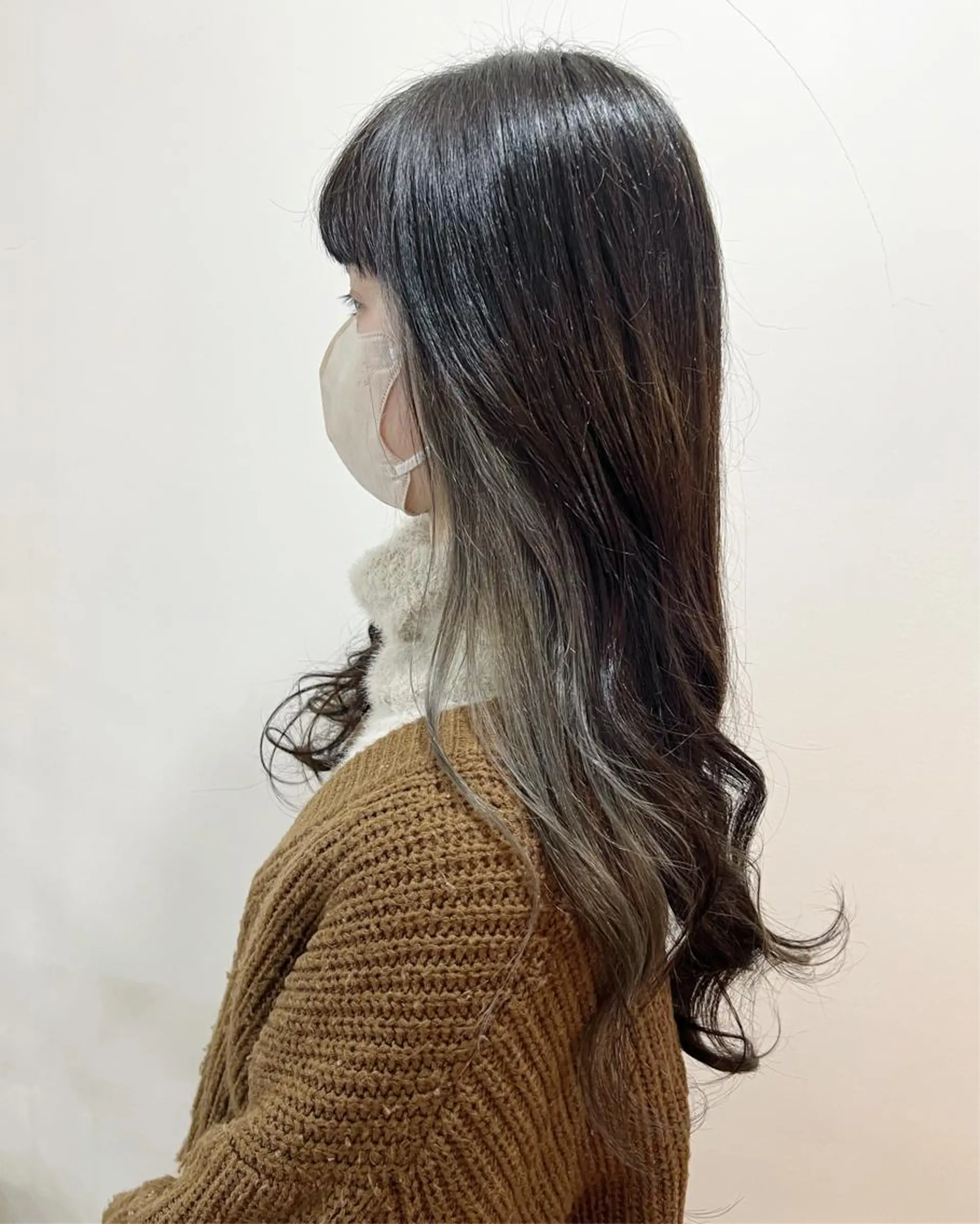 ロング カラー ブリーチ シルバー カット ヘアカラー WATANABE MISAKIのヘアスタイル