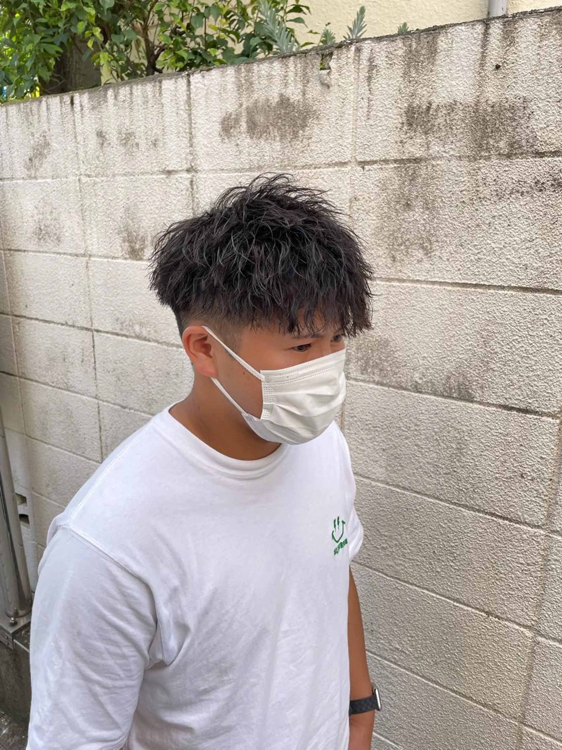 ショート カラー パーマ ヘアアレンジ メンズ アイブロウ センターパート マッシュウルフ マッシュ メンズパーマ メンズツイストパーマ カット パーマ トリートメント ヘッドスパ ヘアセット スパイキー/フェザー /波巻き/かいとのヘアスタイル