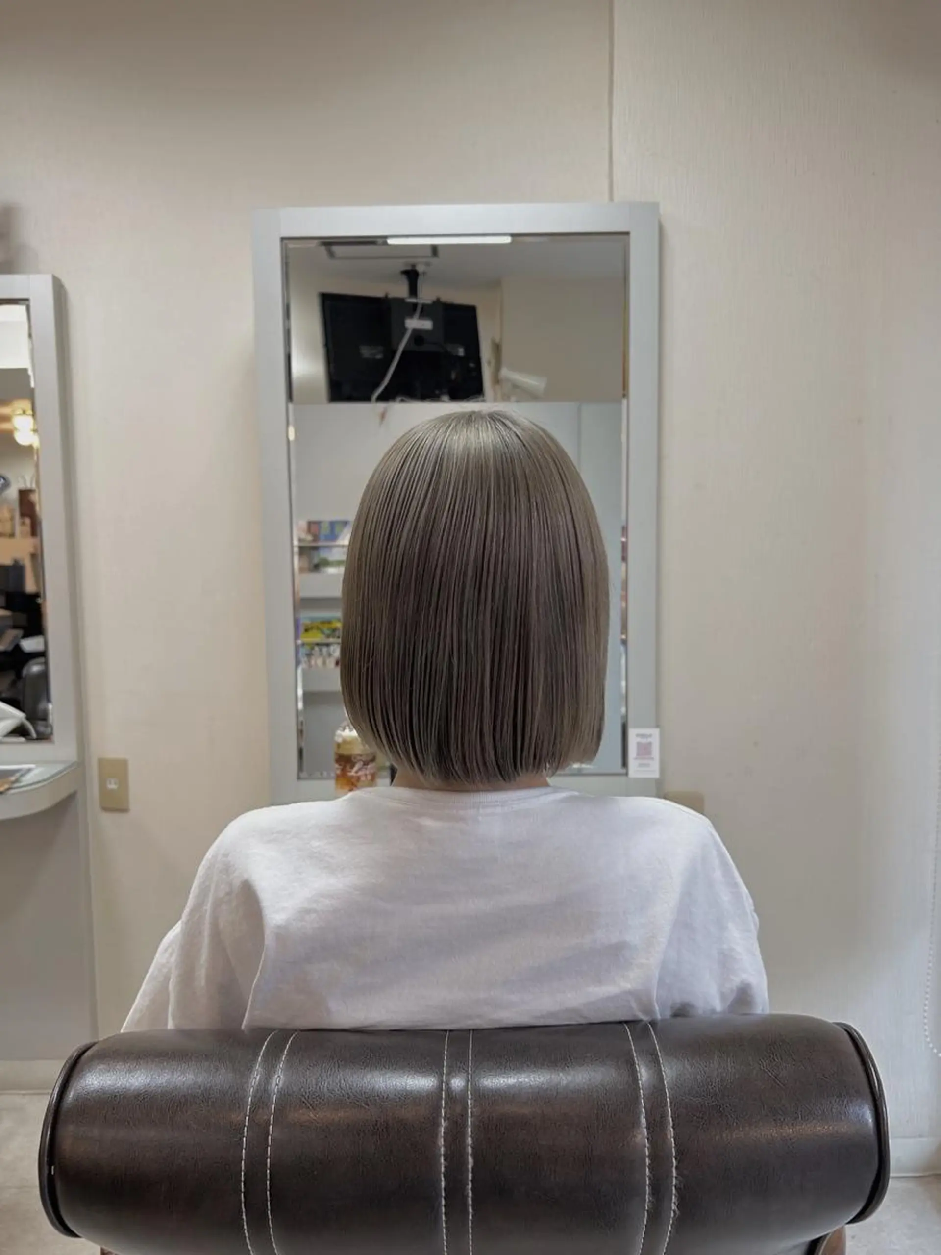 ショート カラー ブリーチ 秋津 琉花のヘアスタイル