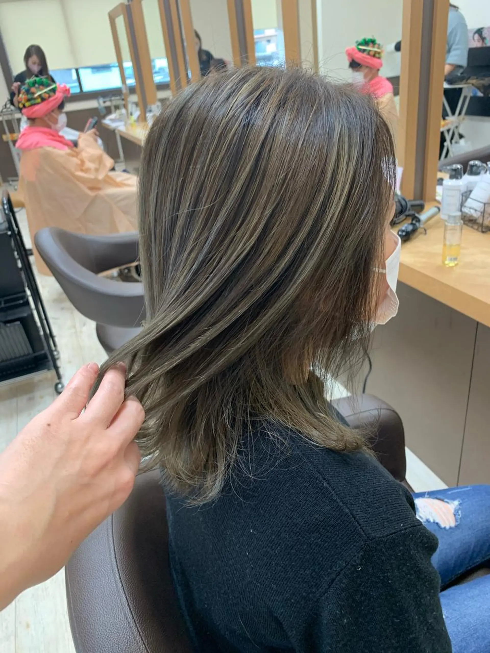 ミディアム カラー カット ヘアカラー トリートメント Lien 深井店のヘアスタイル