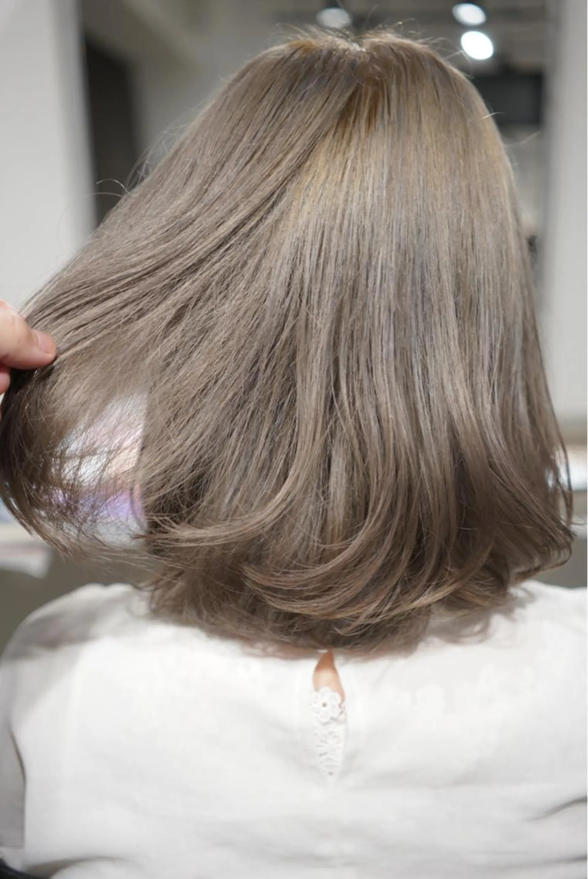 ミディアム カラー ベージュカラー ミルクティーベージュ ヘアカラー トリートメント ハイトーン/レイヤー /ケアブリーチ石川治のヘアスタイル