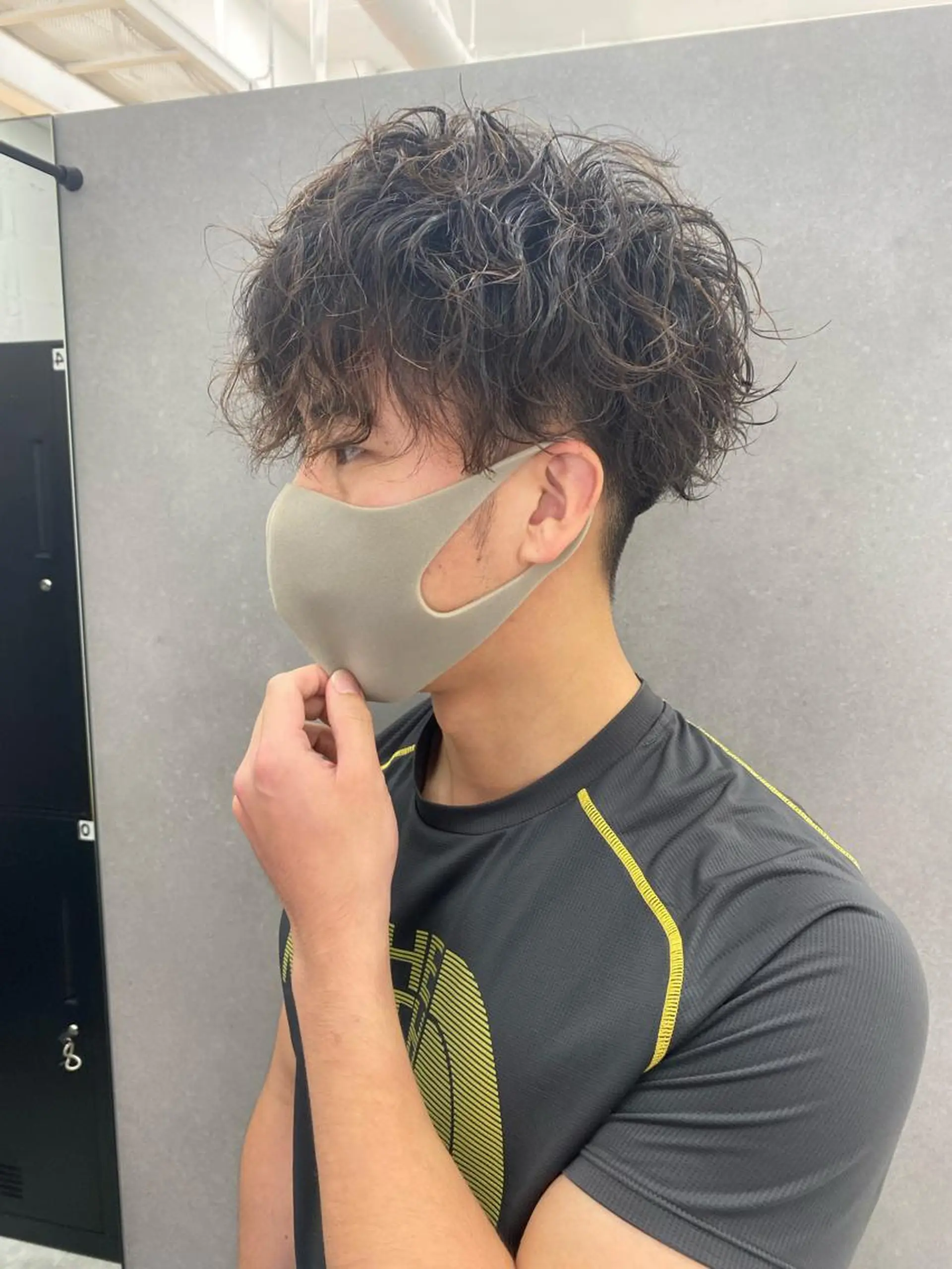 ショート カラー パーマ ヘアアレンジ メンズ キッズ ネイル マツエク・マツパ メンズパーマ メンズネイル スパイラルパーマ カット 韓国🇰🇷レイヤー カットオリーブカラーのヘアスタイル