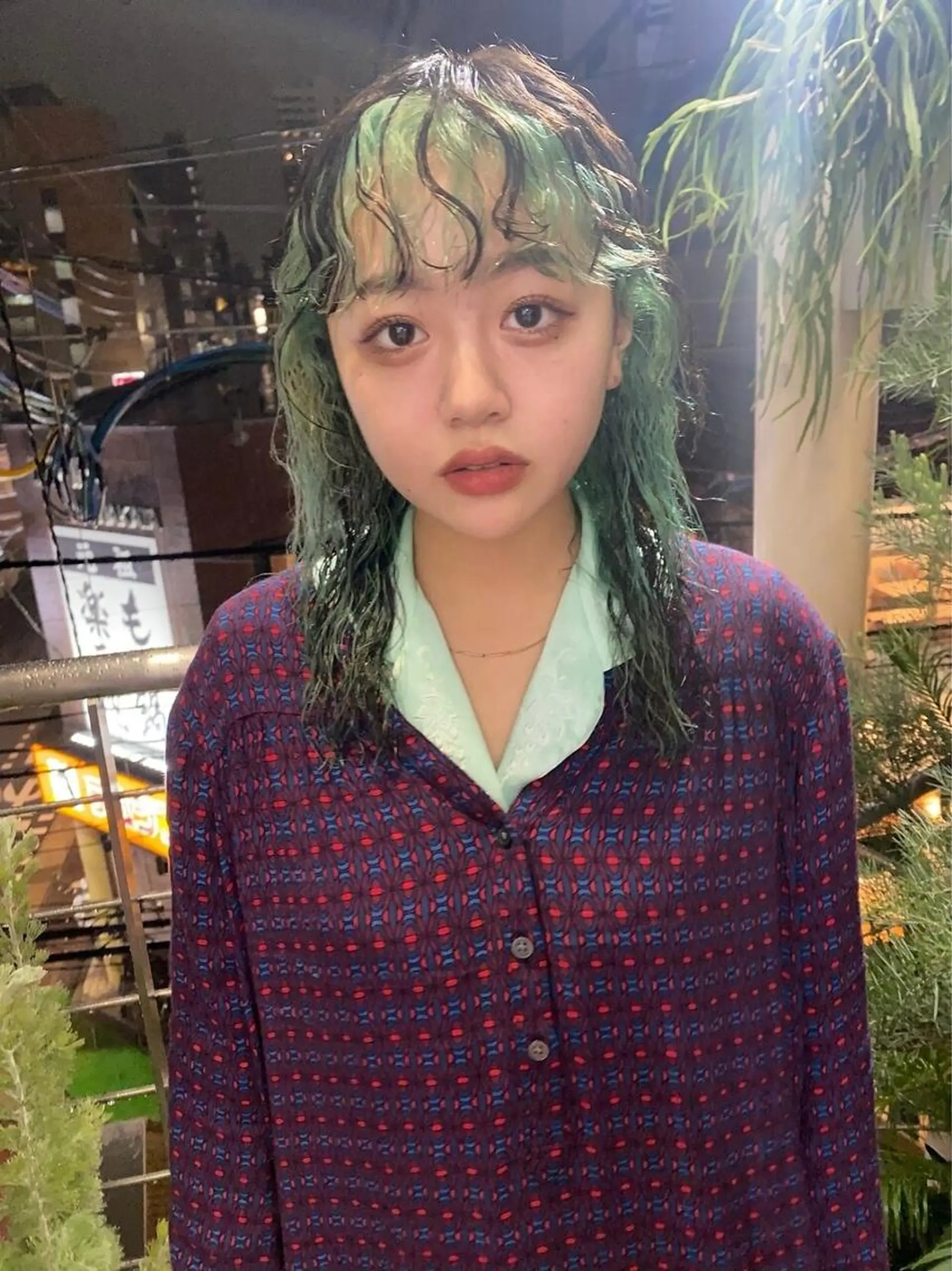 ロング カラー qiie ワンカラー 黒染め　白髪染めのヘアスタイル