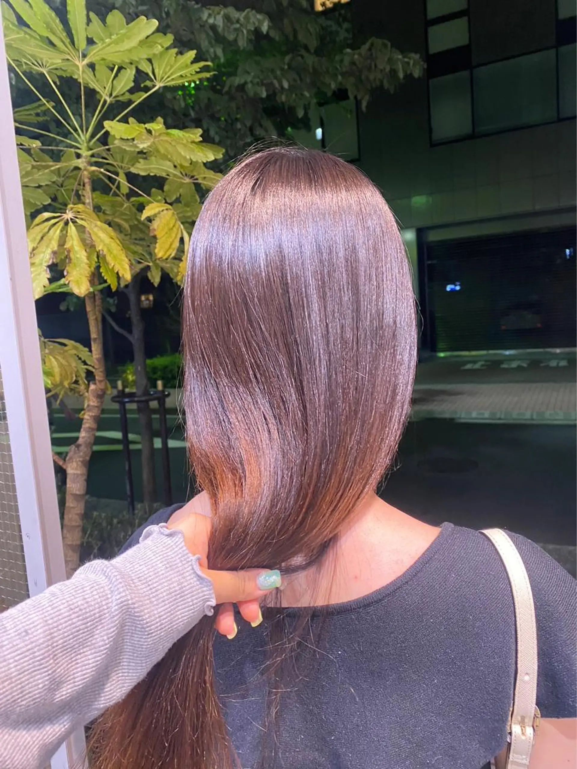 パーマ 梨澤 百音のヘアスタイル