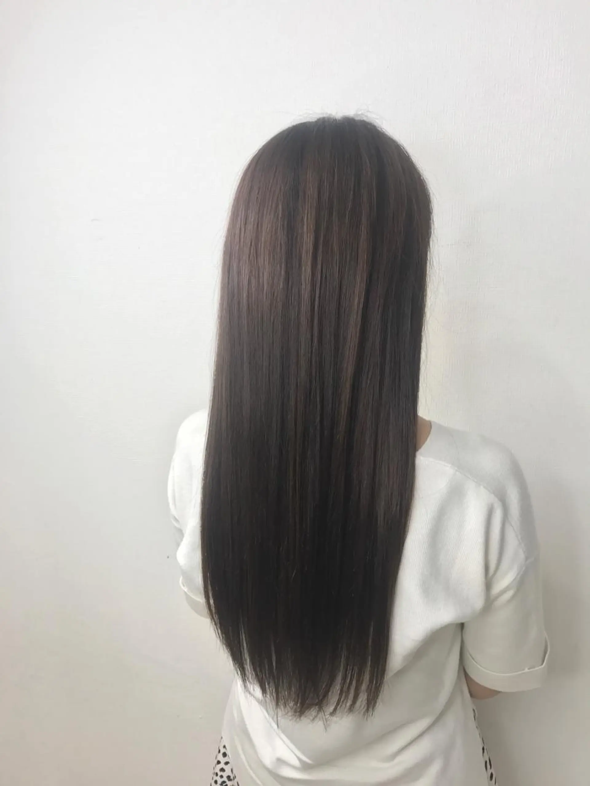 ロング 髪質改善 白髪ぼかし、髪質改善 富田隼仁のヘアスタイル