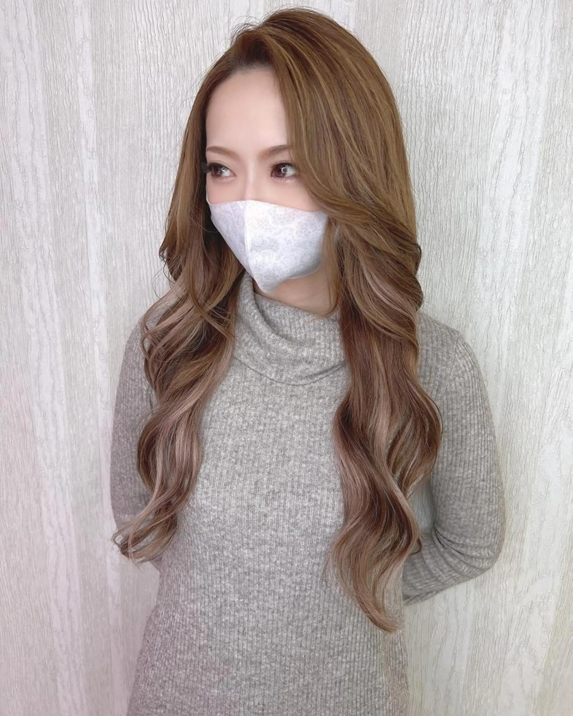 ロング カラー 編み込みエクステ シールエクステ アッシュ ベージュカラー ハイライトカラー UNDER vr 【アンダーバー】のヘアスタイル