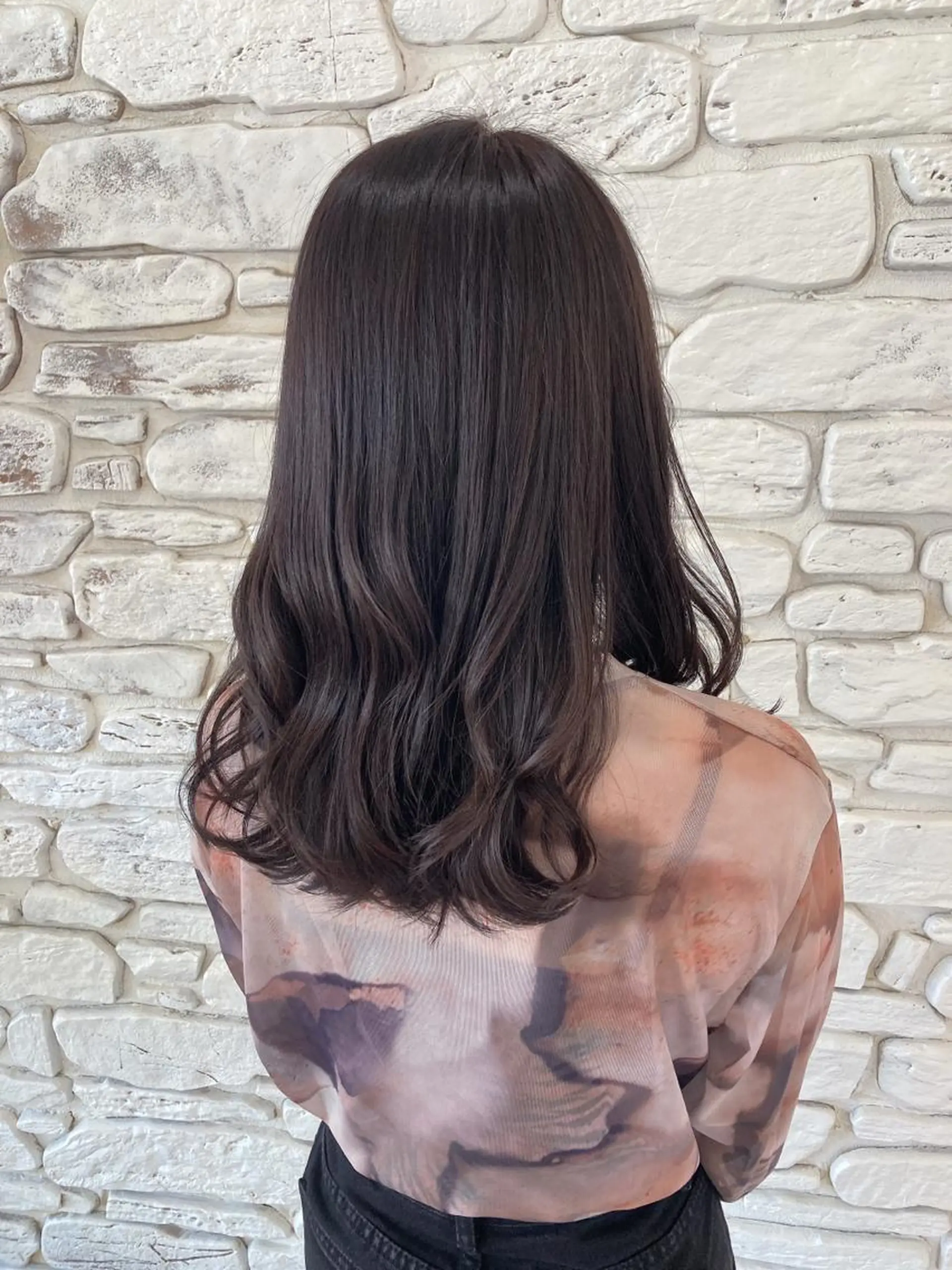 セミロング カラー ブラウンカラー ラベンダーカラー ラベンダーブラウン 浅岡 のどかのヘアスタイル