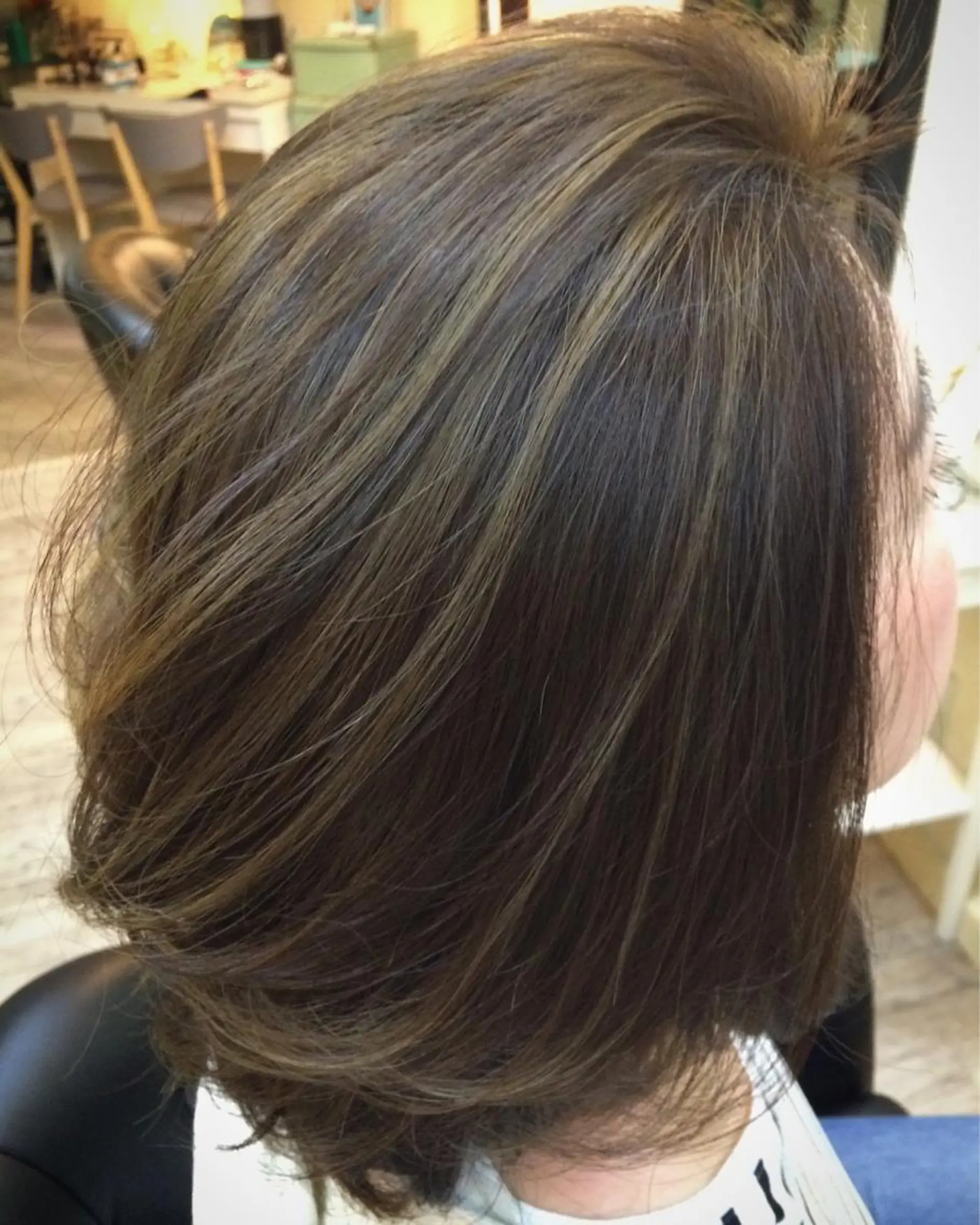 ショート ミディアム カラー ハイライトカラー ボブ ハイライト かきあげバング 鶴見 和美のヘアスタイル
