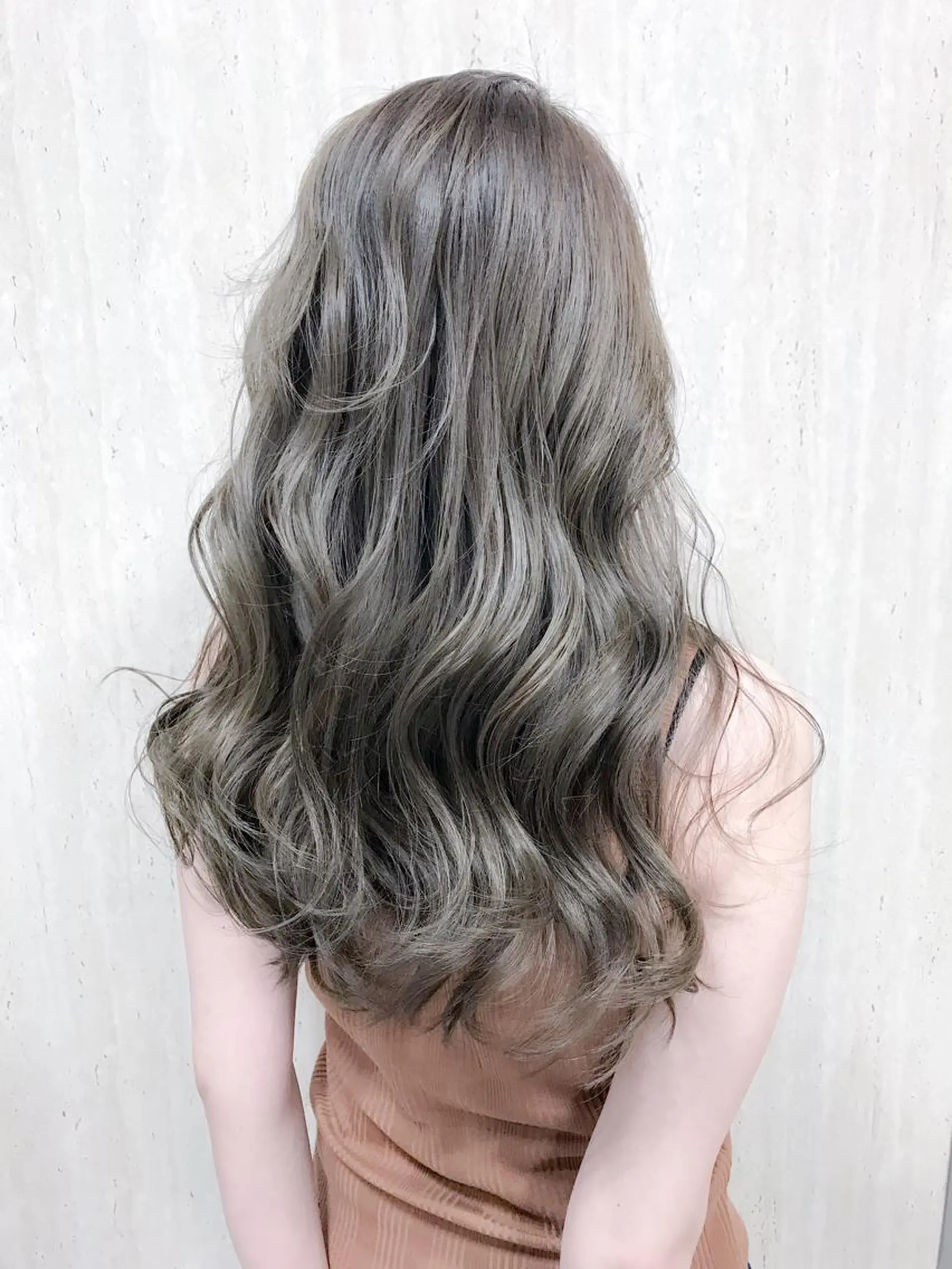 ロング カラー ブリーチ ヘアカラー BOX mico.のヘアスタイル