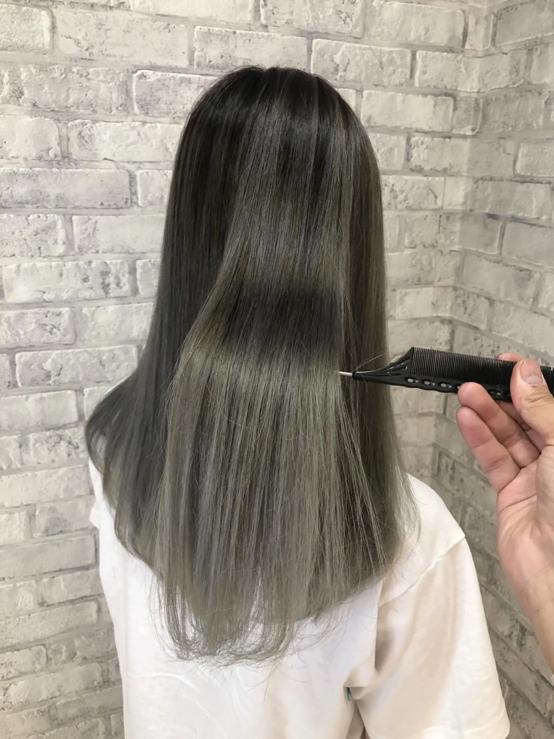 セミロング カラー バレイヤージュ グレージュ レイヤーカット トリートメント ヘアカラー トリートメント 秋山 幸太のヘアスタイル