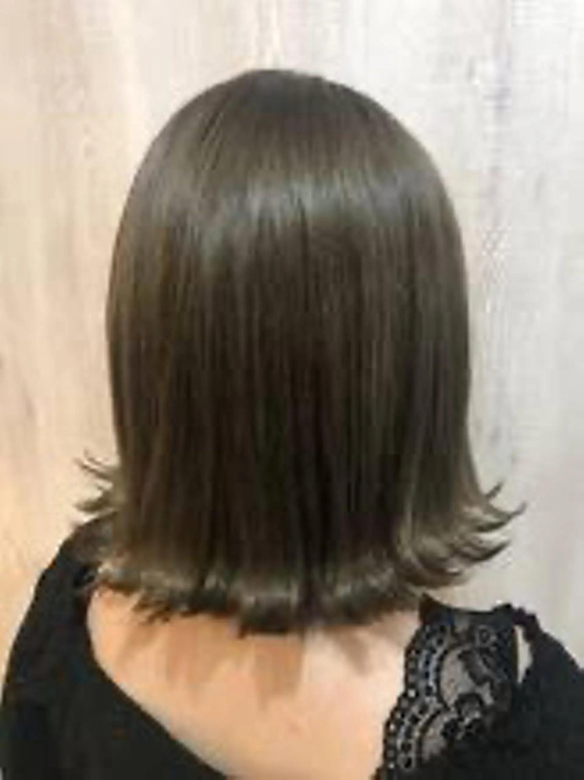 ミディアム カット 秋葉 万柚子のヘアスタイル