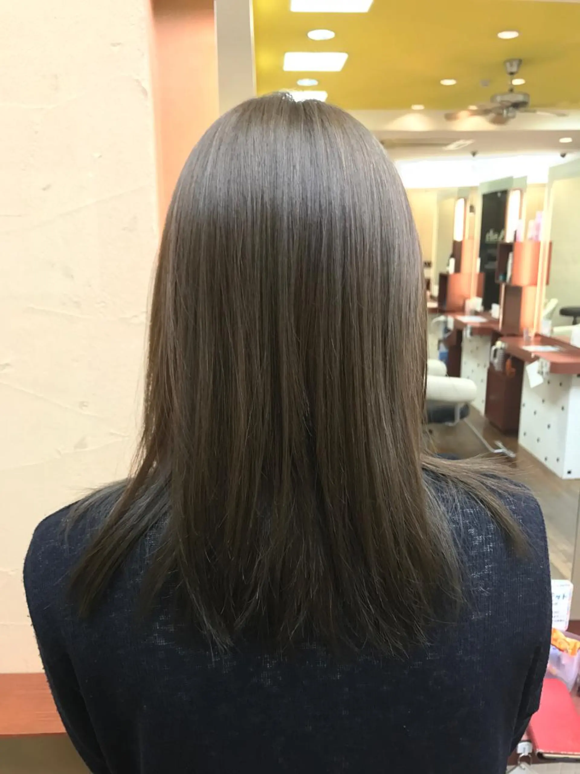 ミディアム 外国人風カラー ハイライト カット ヘアカラー トリートメント 左藤 翔平のヘアスタイル