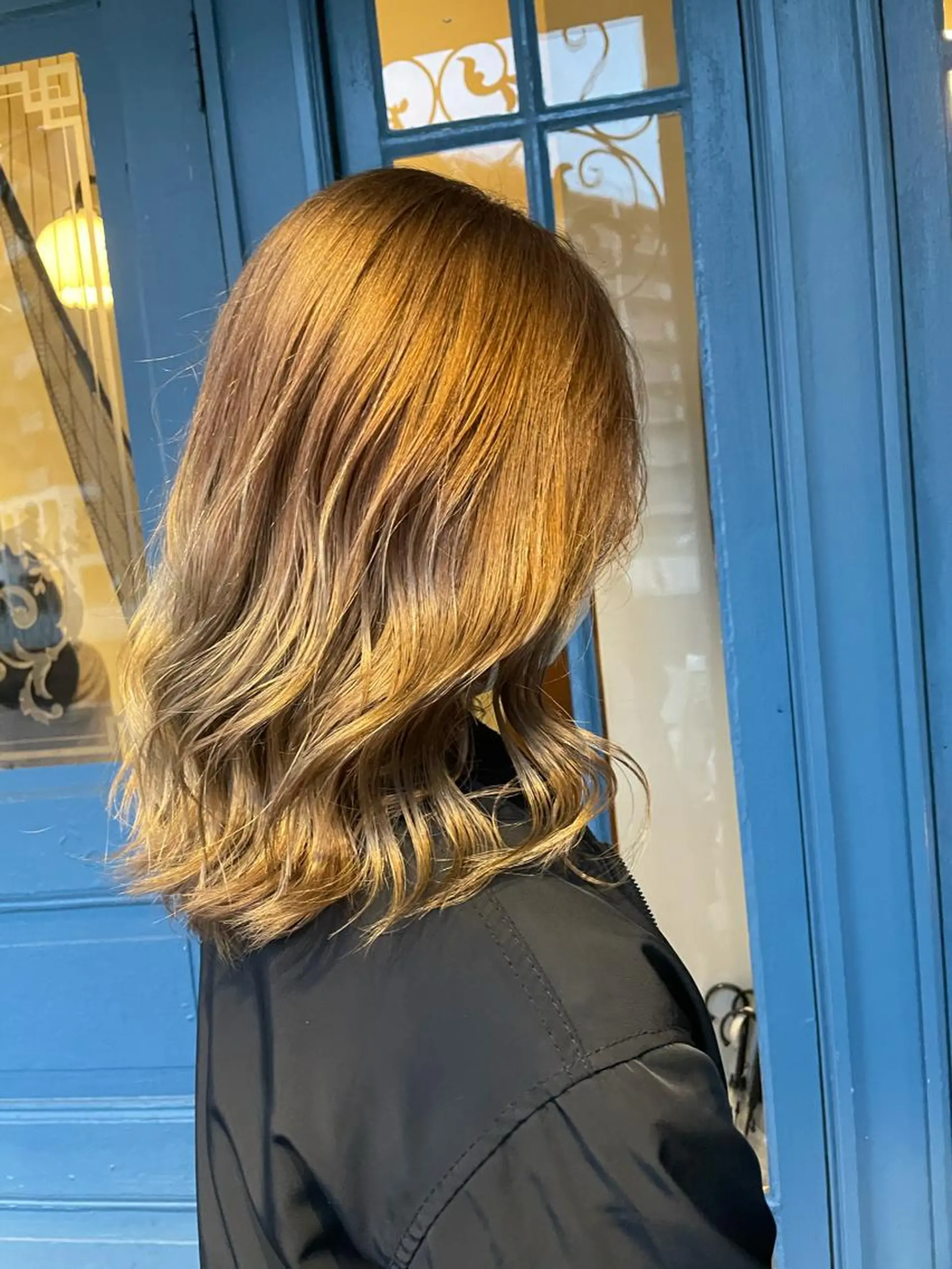 セミロング ブリーチ毛矯正.髪質 改善.髪にドラマをのヘアスタイル