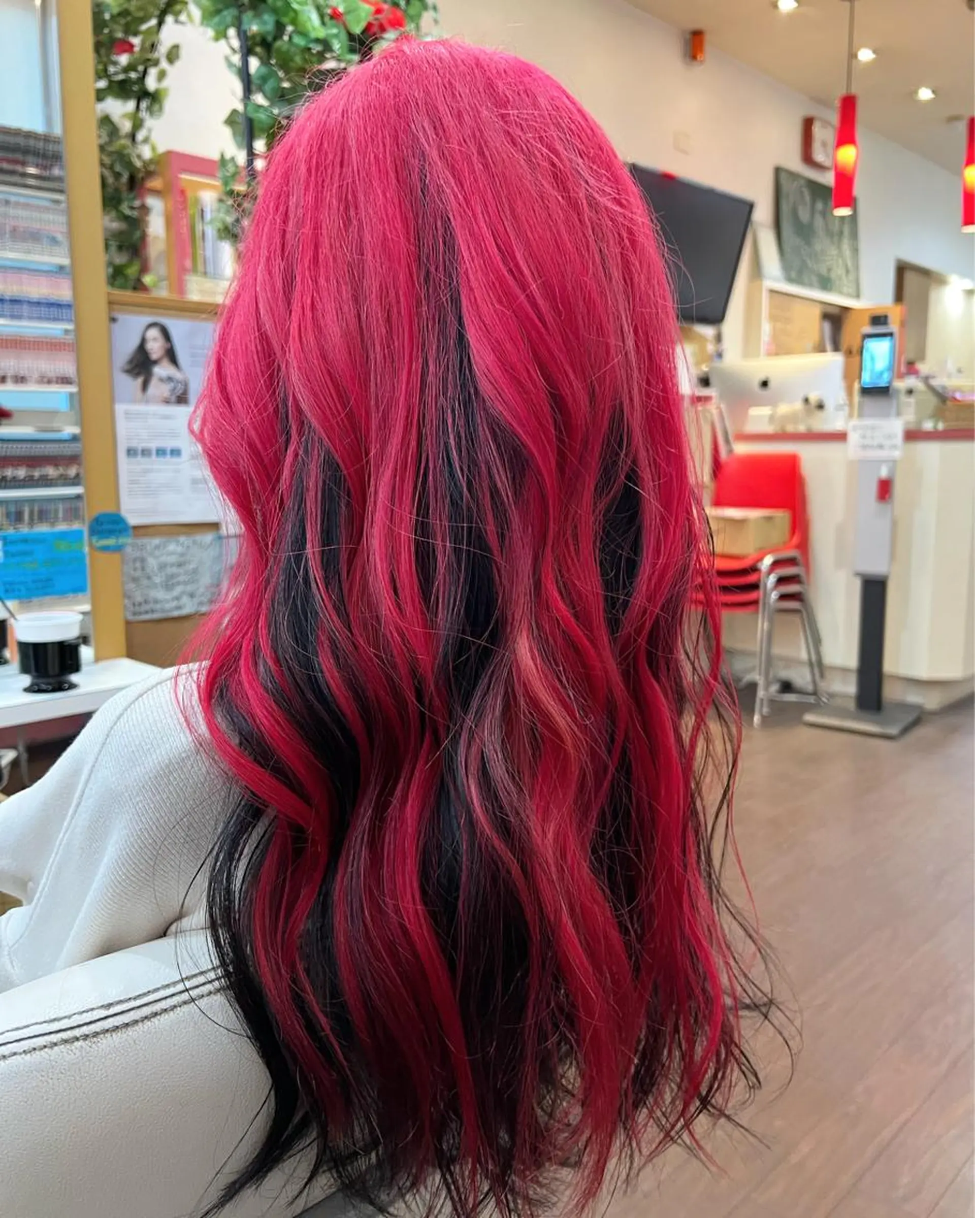 ロング カラー ピンクカラー レッドカラー ヘアカラー まさき✂︎ブリーチ／ デザインカラーのヘアスタイル