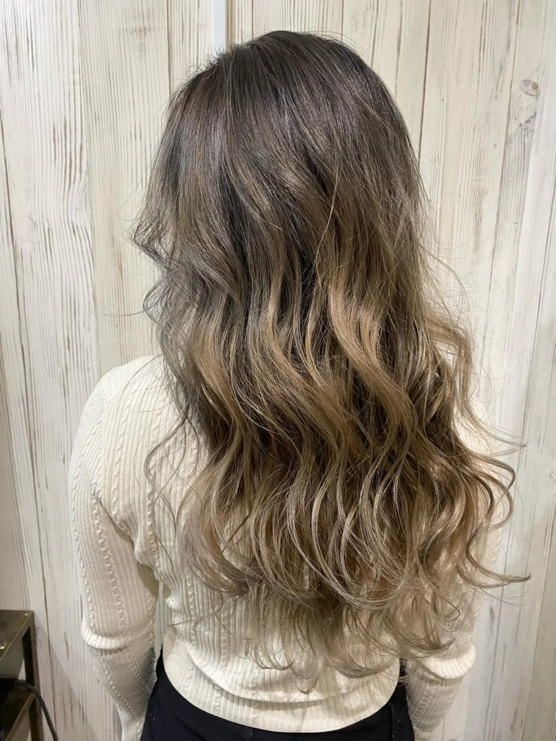 ロング カラー アッシュ 透明感カラー インナーカラー くびれヘア 外国人風カラー カット ヘアカラー 夜23時まで予約🉑 reverieあきらのヘアスタイル