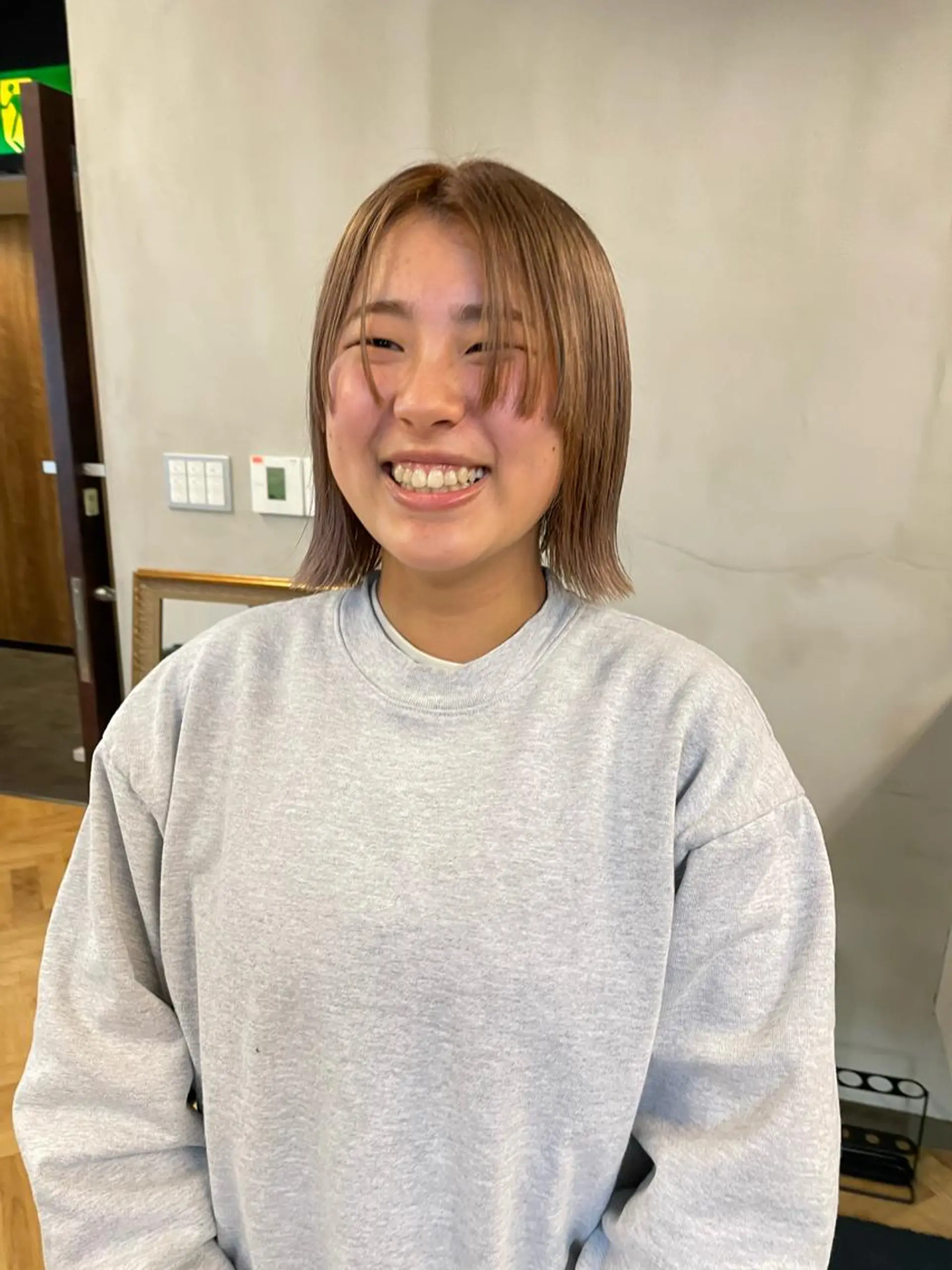 ミディアム カラー パーマ ヘアアレンジ メンズ キッズ ネイル マツエク・マツパ アイブロウ カット ヘアカラー トリートメント tatsumi/ボブ ウルフ/レイヤーのヘアスタイル