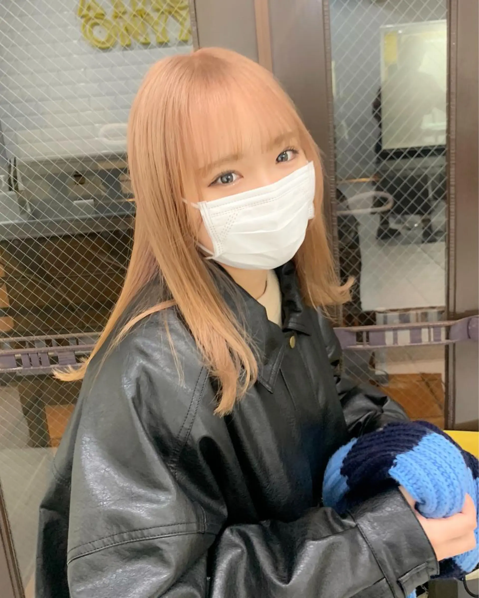 セミロング カラー ブロンド 卒業式ヘアセット🎀 ヘアアレンジのヘアスタイル