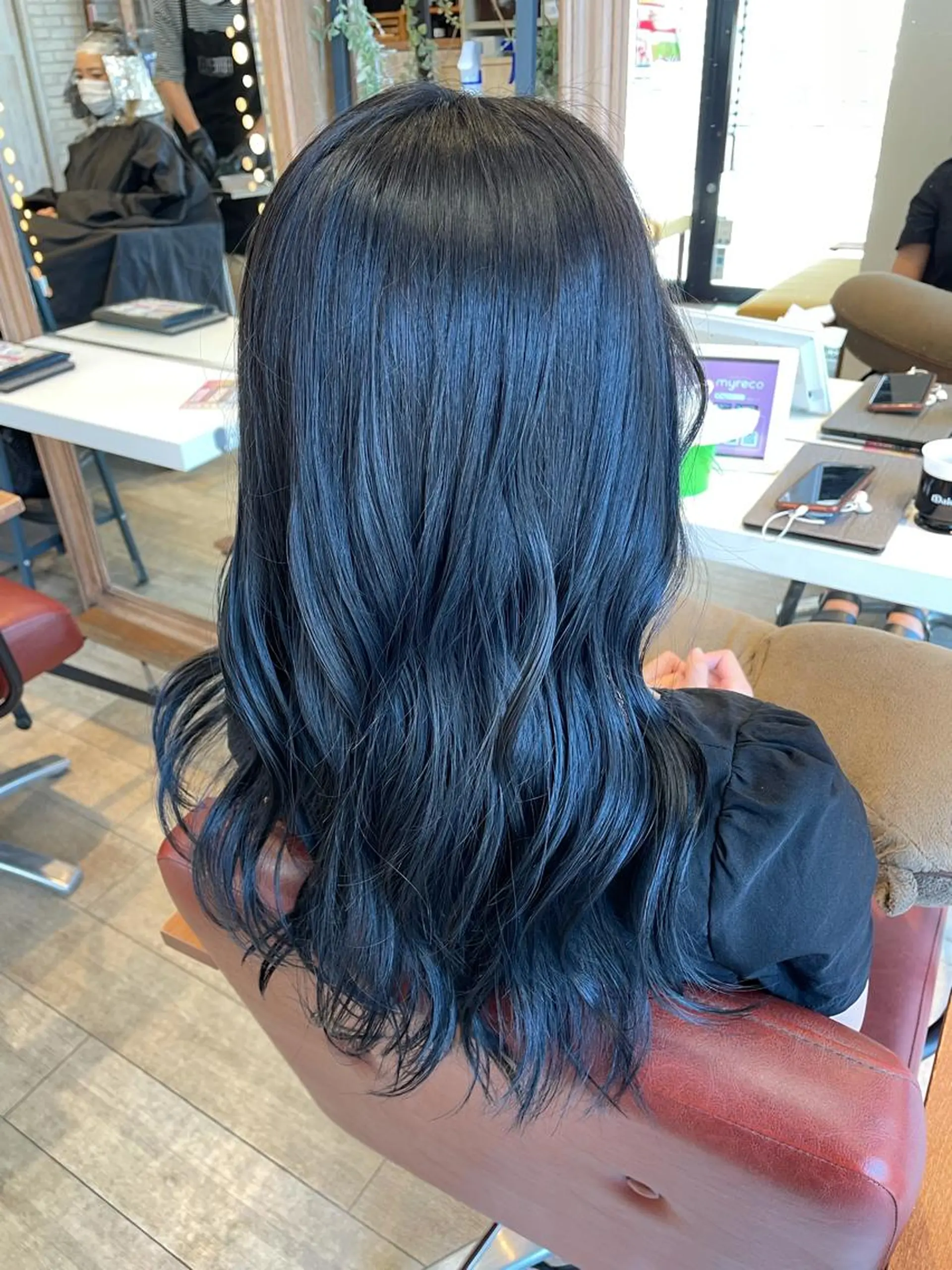 セミロング カラー 黒髪 ブルーカラー ブルーブラック なりたいを叶えます! 出口 紗依のヘアスタイル