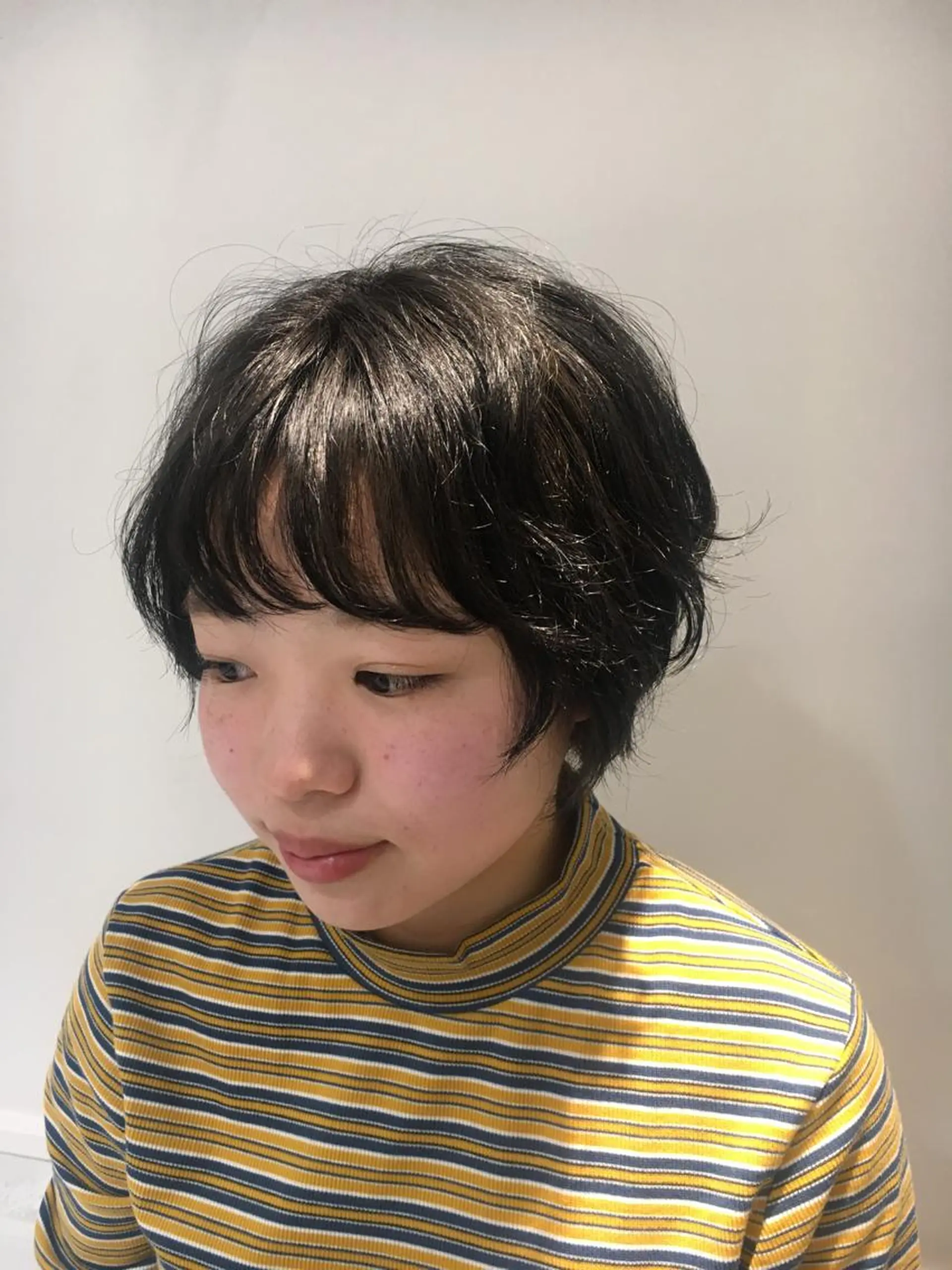 ショート カラー アッシュ 江原 彩華のヘアスタイル