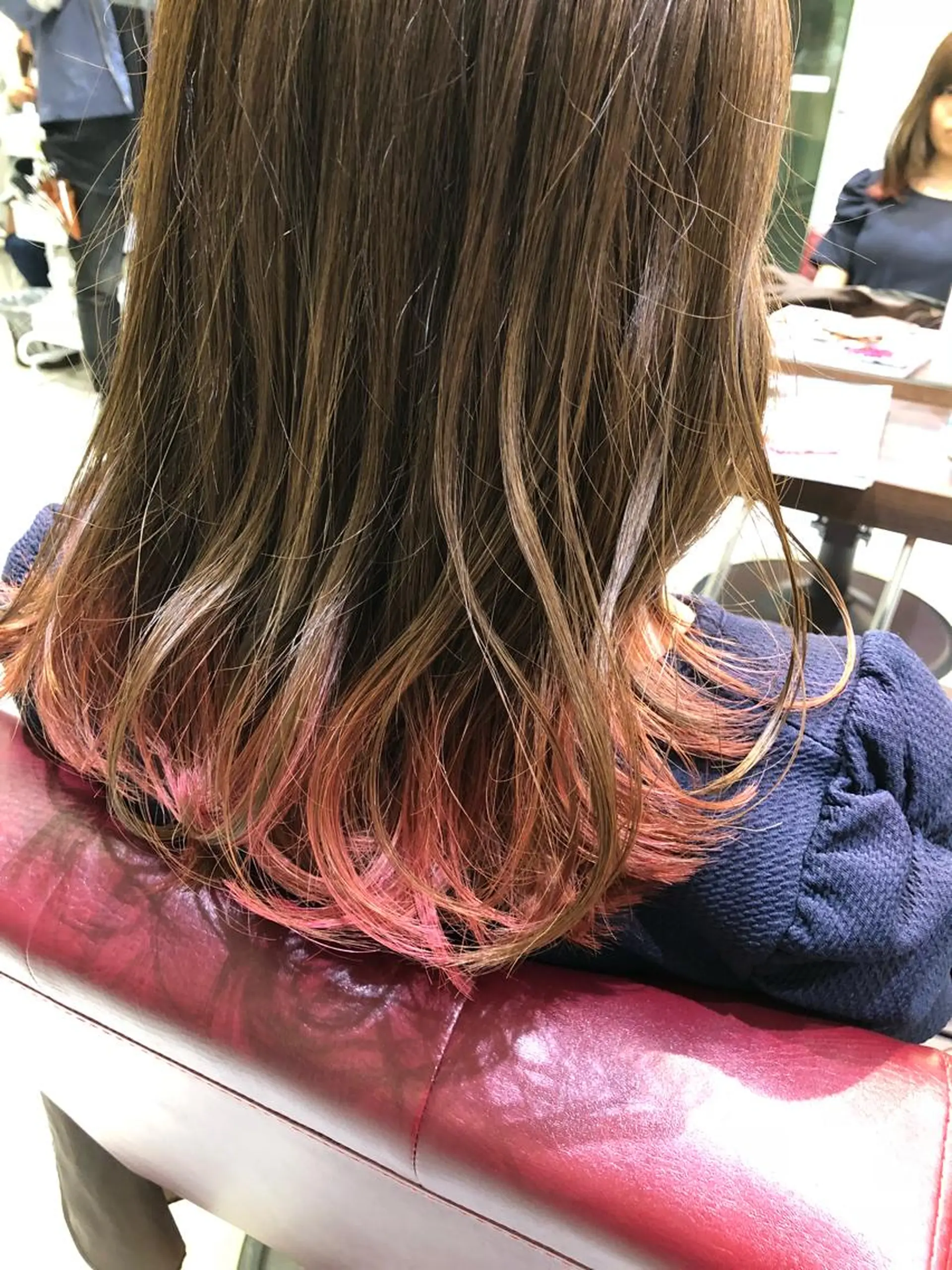 セミロング カラー インナーカラー ピンクカラー ヘアカラー 松本 明日可のヘアスタイル