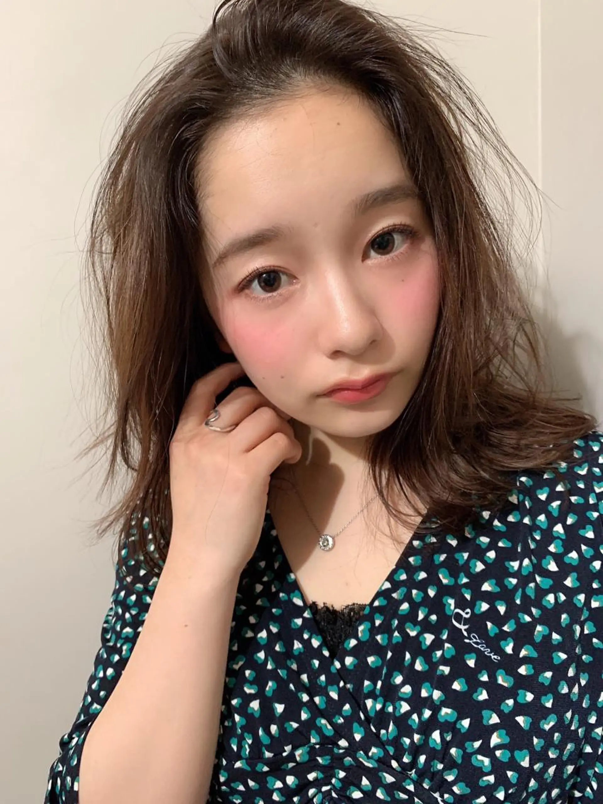 ミディアム カラー chiaki .のヘアスタイル