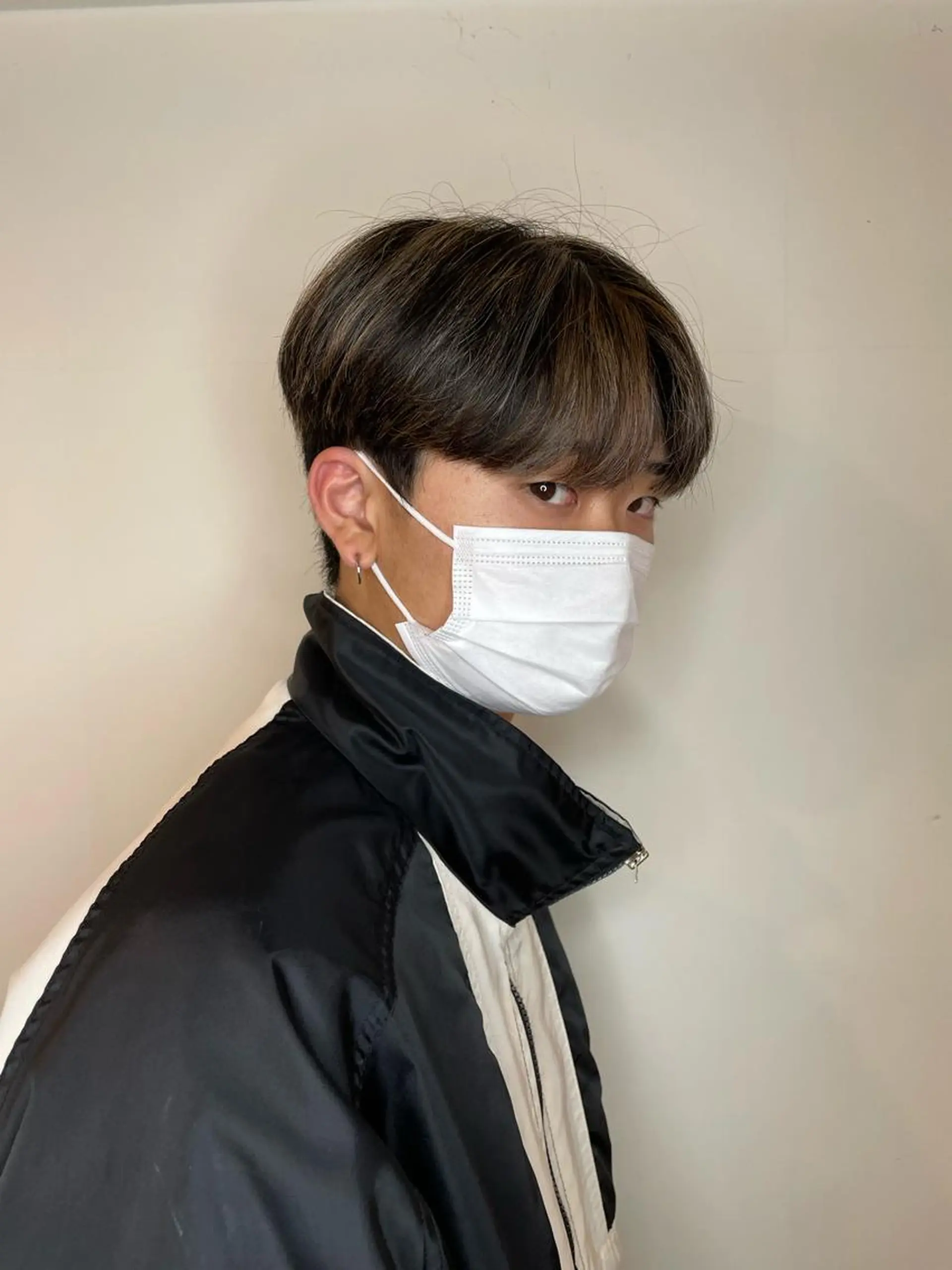 ショート カラー メンズ メンズハイライト 黒髪 ハイライトカラー ハイライト 村上 楓弥のヘアスタイル