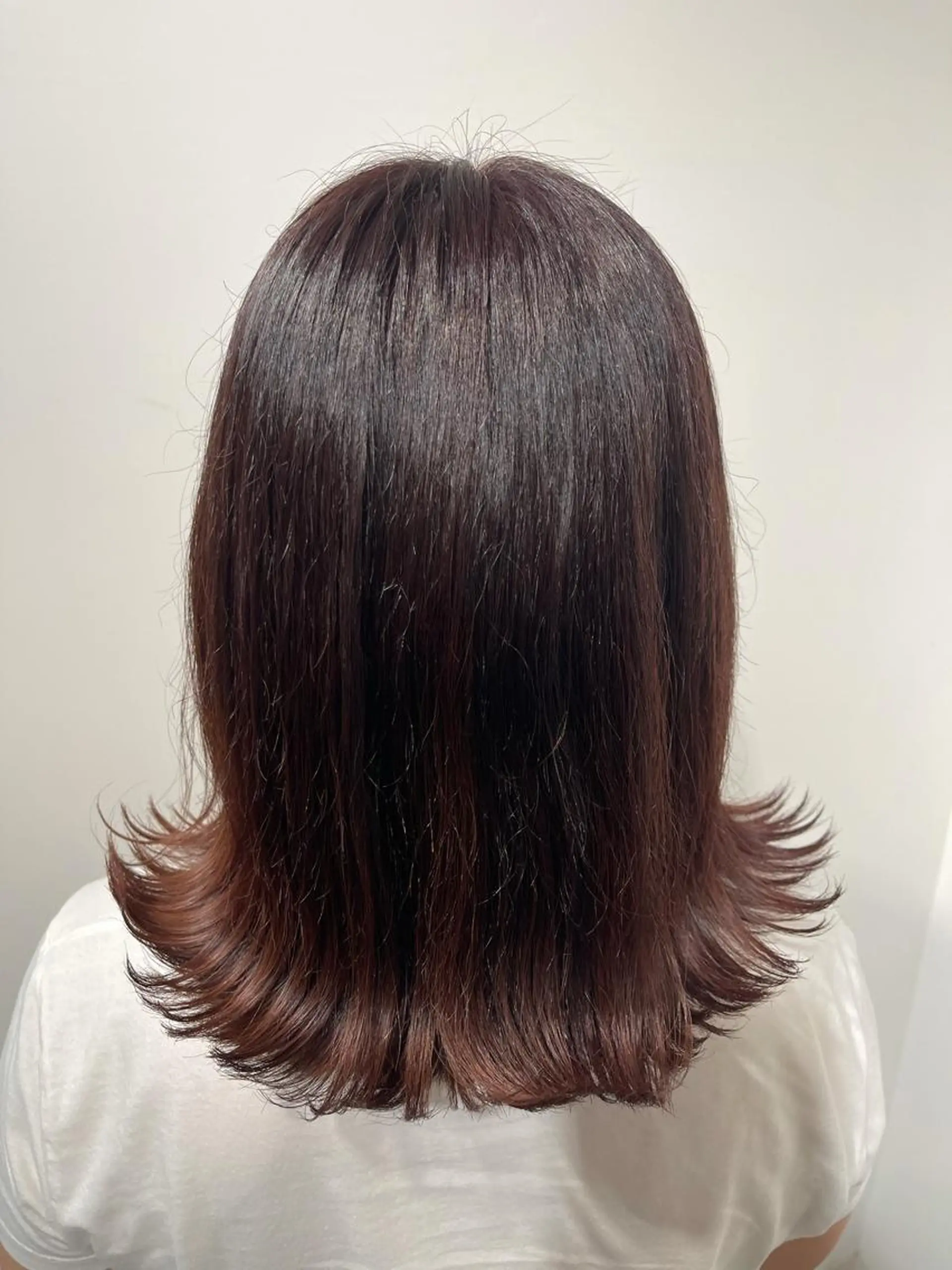 セミロング ハイトーン ／ レイヤー/吉田陸斗のヘアスタイル