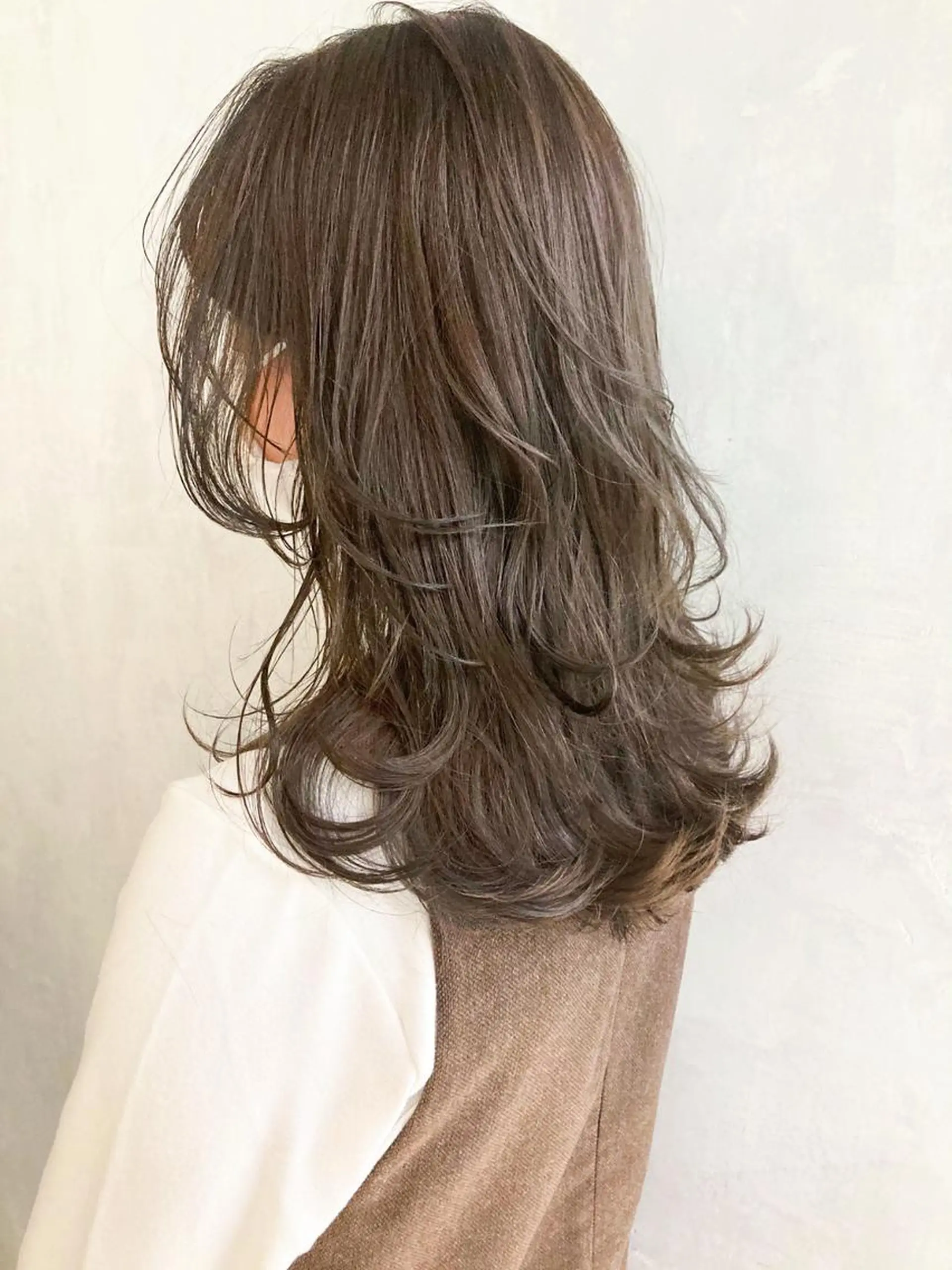セミロング カラー パーマ ヘアアレンジ グレージュ カーキグレージュ レイヤーカット ITbyALBUM 中野店のヘアスタイル