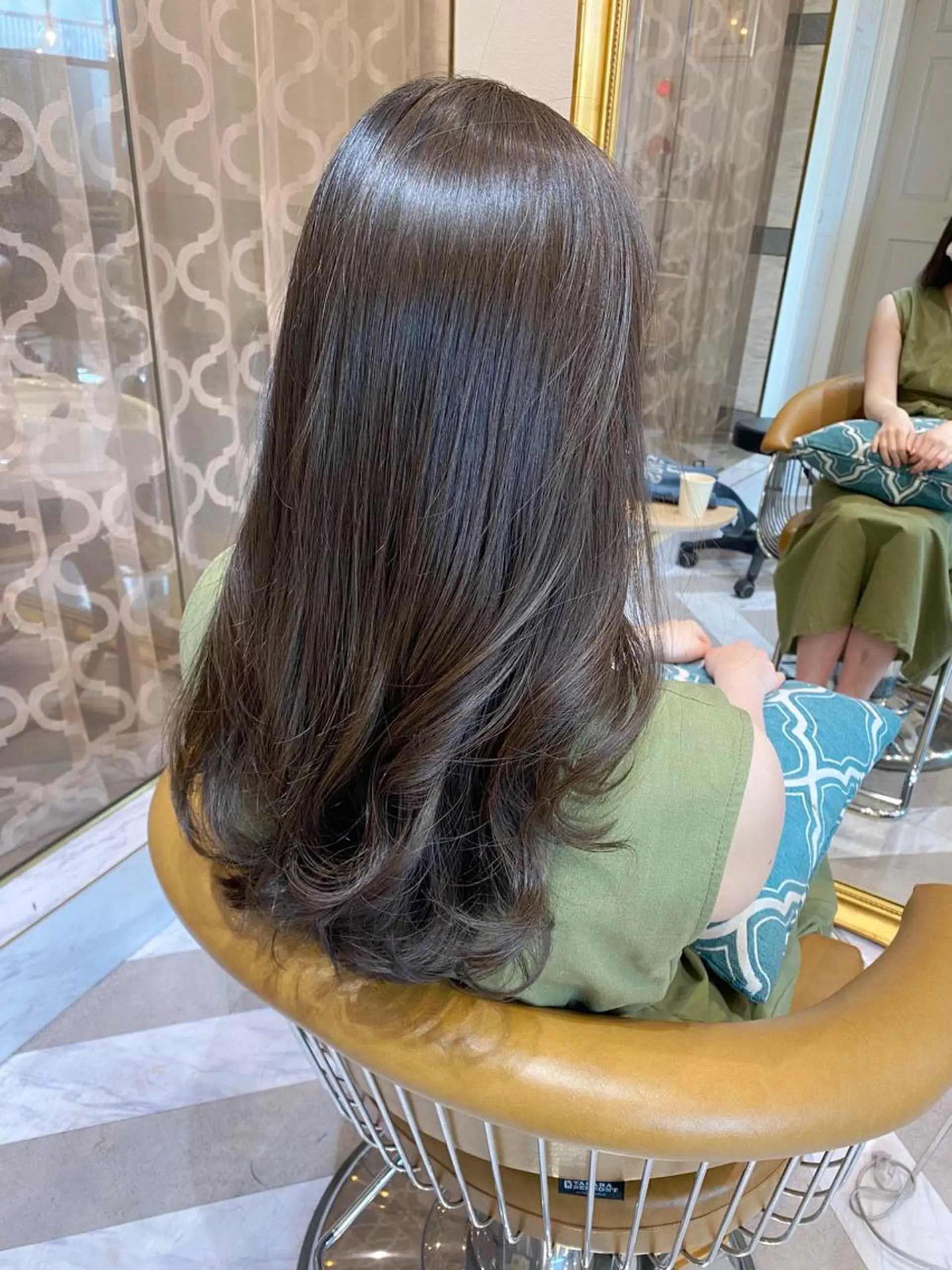 ミディアム カット ヘアカラー トリートメント レイヤーカット /透明感カラー西田のヘアスタイル