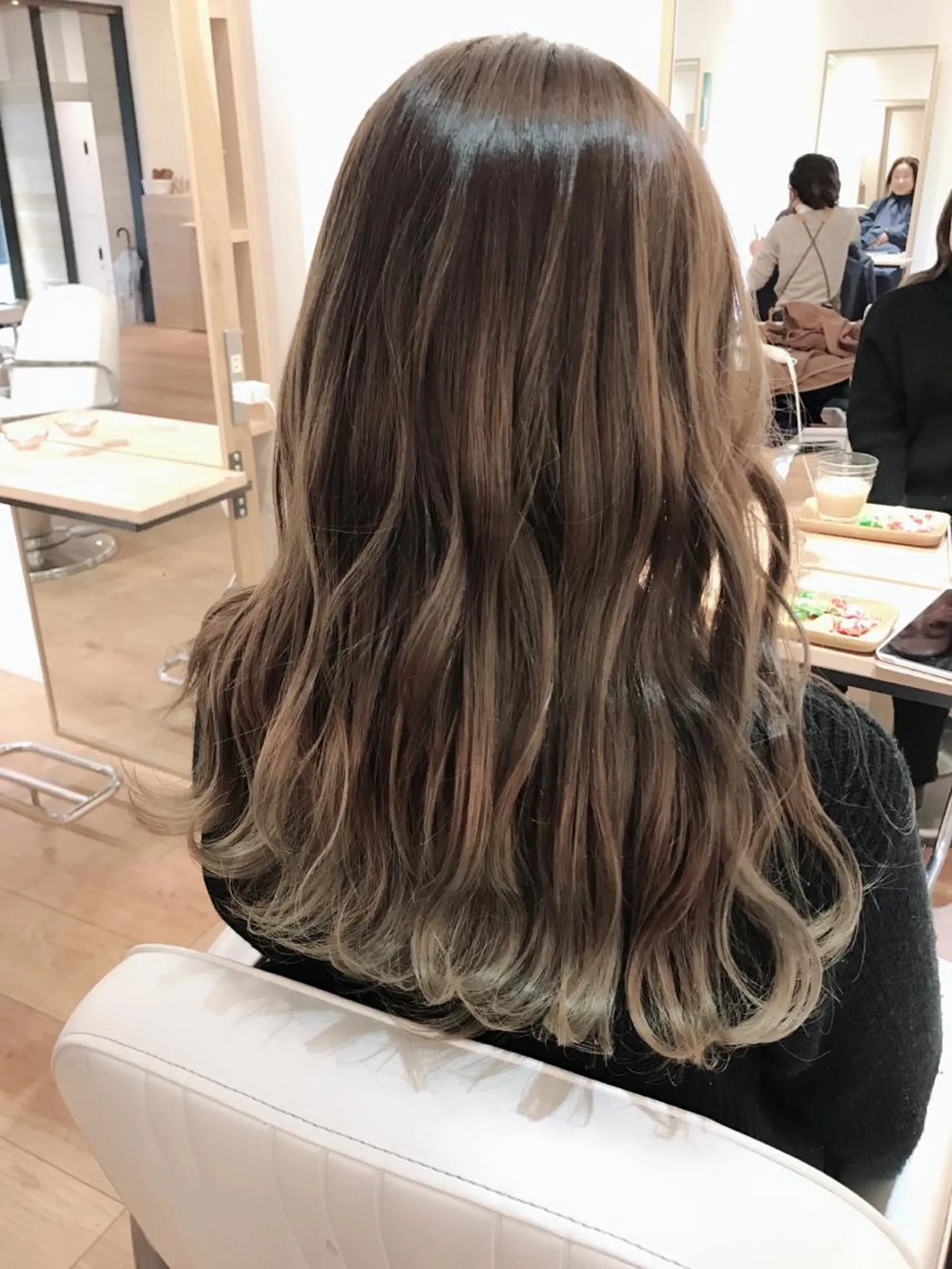 カラー ayano ．のヘアスタイル