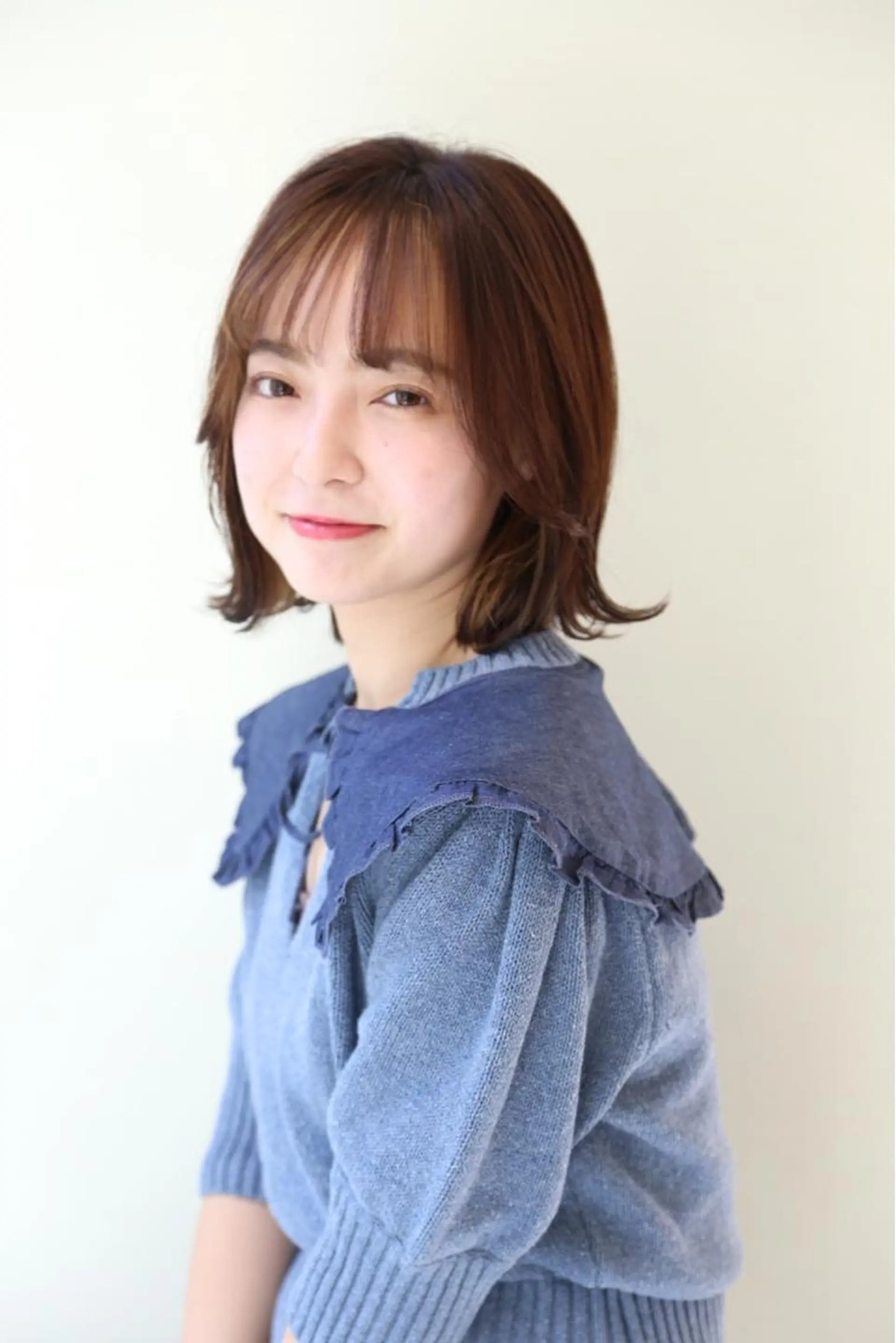 ショート カラー 小顔レイヤー/ ベージュ🤍Rieのヘアスタイル