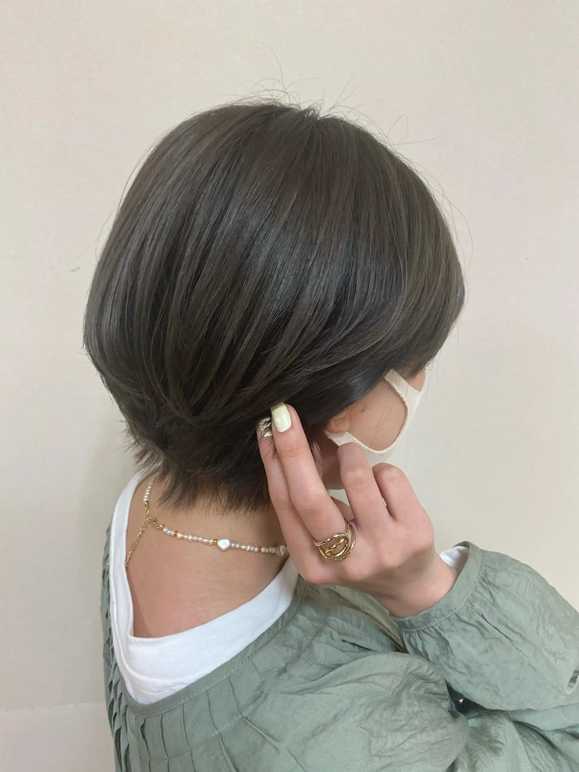 ショート カラー ヘアアレンジ ブリーチ 透明感カラー グレージュ オリーブカラー オリーブグレージュ enurk店 🍋 M I K U  *のその他イメージ