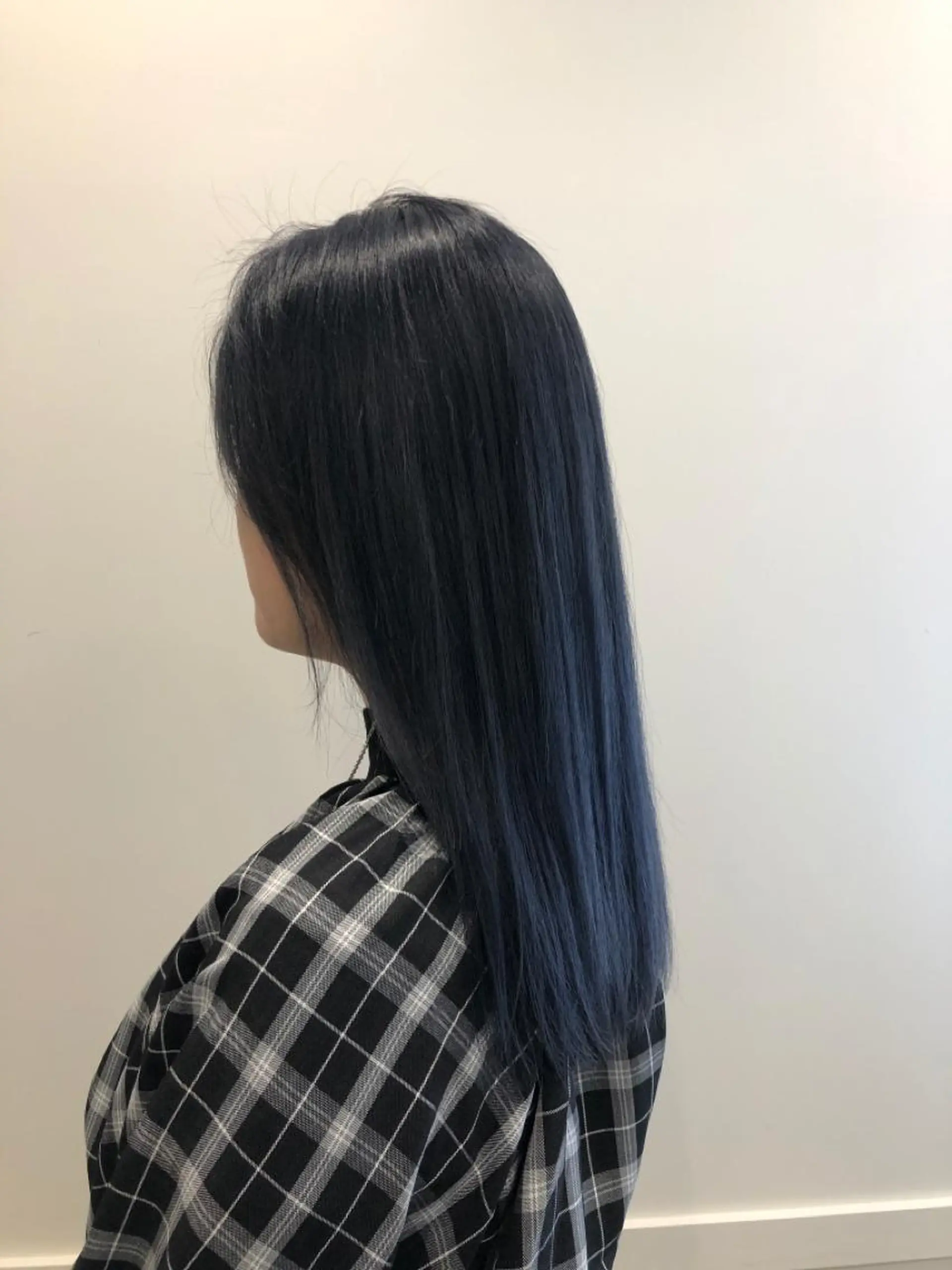 ロング カラー ブリーチ ブルーカラー ネイビーカラー 🫧こおりやま なつみ🫧のヘアスタイル