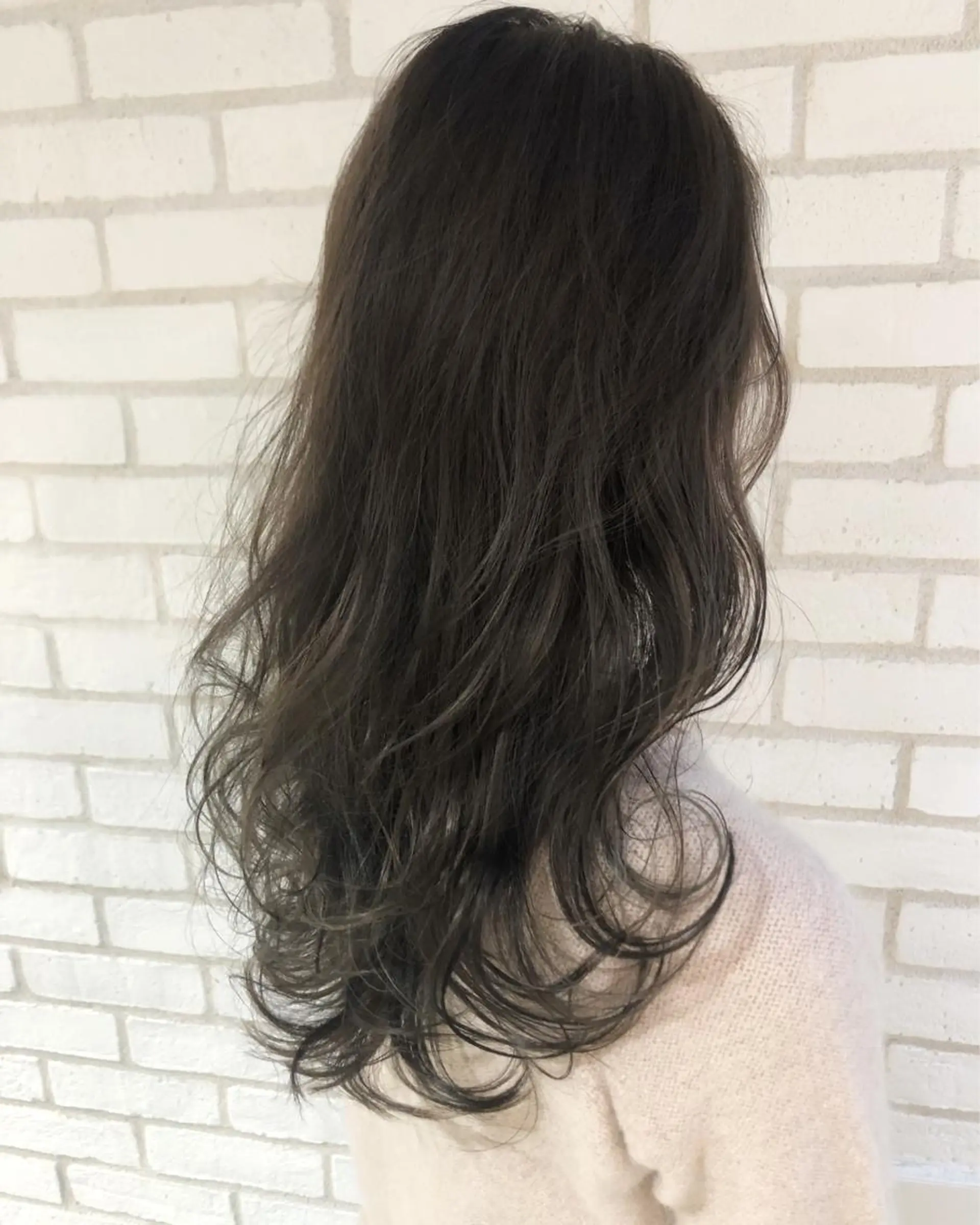 ロング カラー 小島 侑衣のヘアスタイル