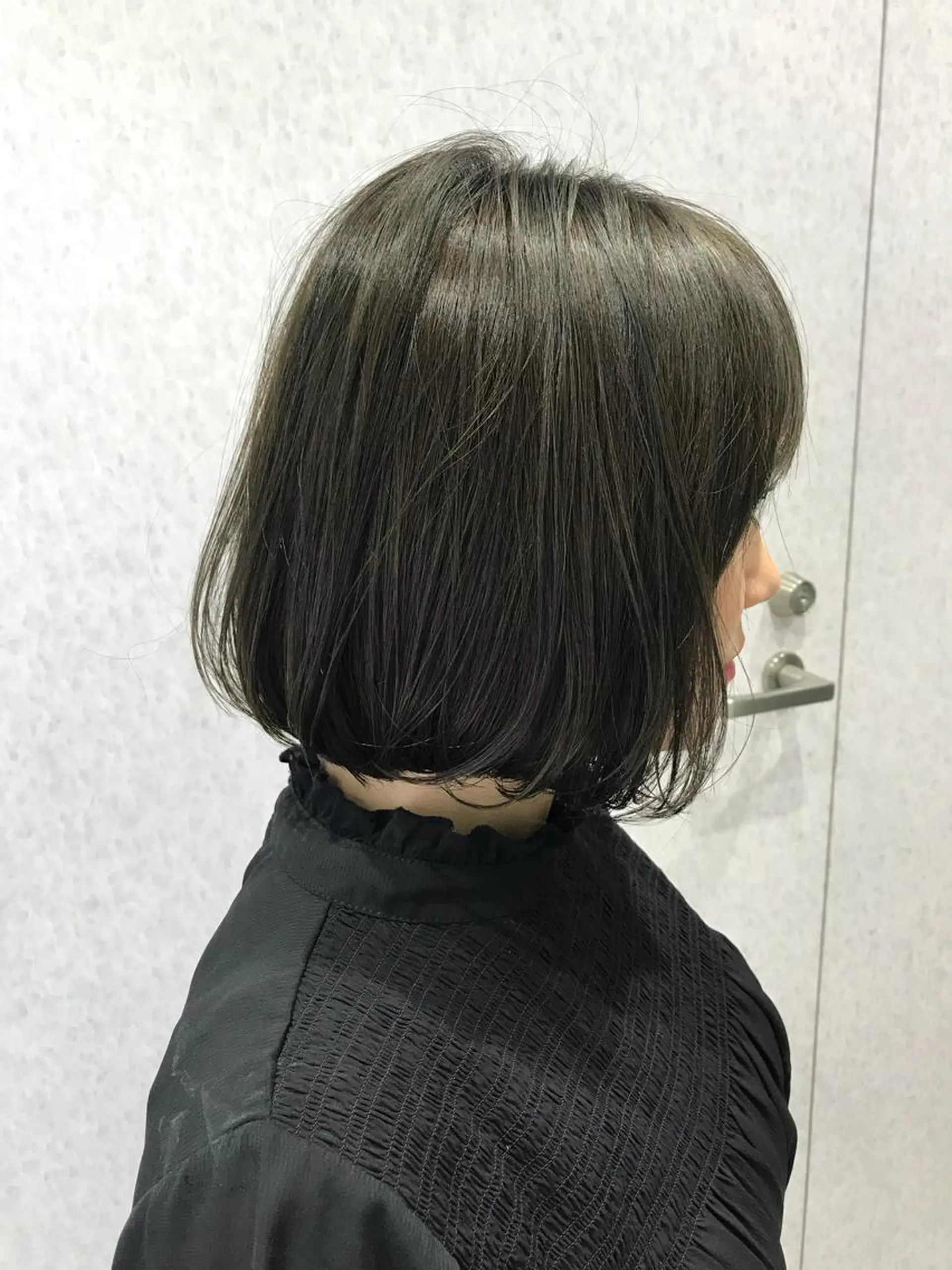 ミディアム カラー グレージュ カーキグレージュ ボブ エクステ（レミー毛） NINEのヘアスタイル