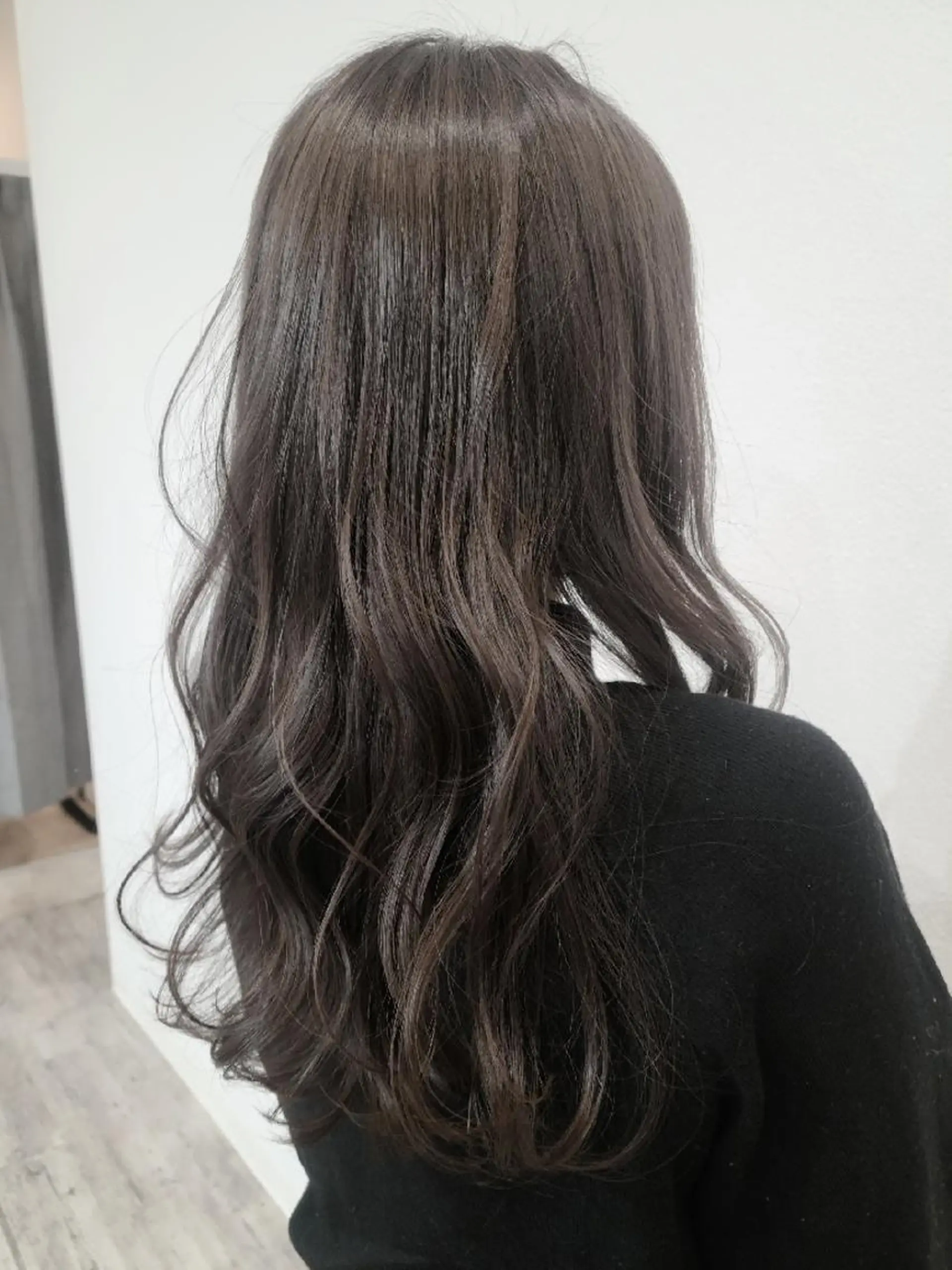 カラー ロング バレイヤージュ ブリーチ ケアブリーチ イヤリングカラー ハイライトカラー 赤松 摩美のヘアスタイル