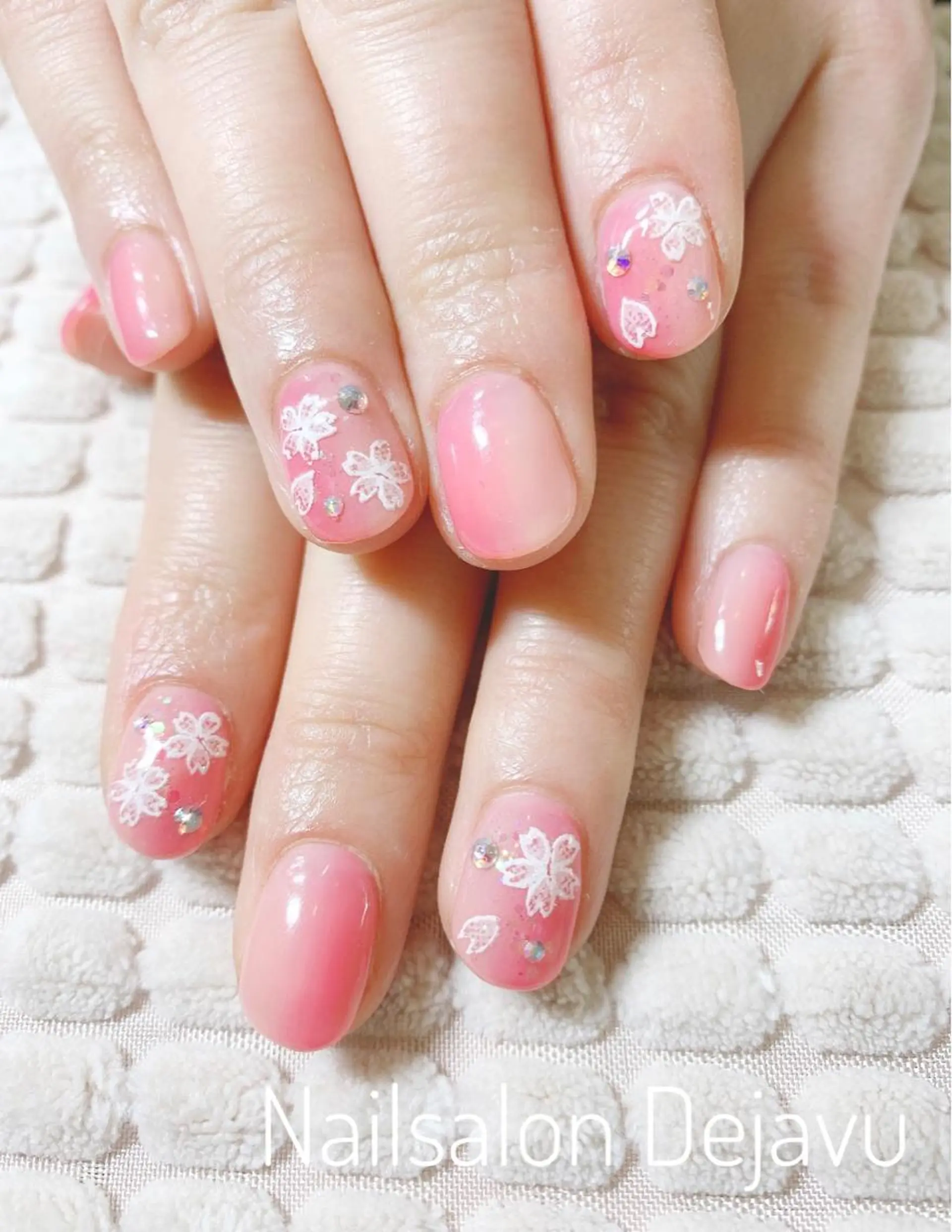 ネイル アートネイル 桜ネイル グラデーション ラメ(グリッター) 春ネイル Nail salon Dejavu 🌿のネイルデザイン