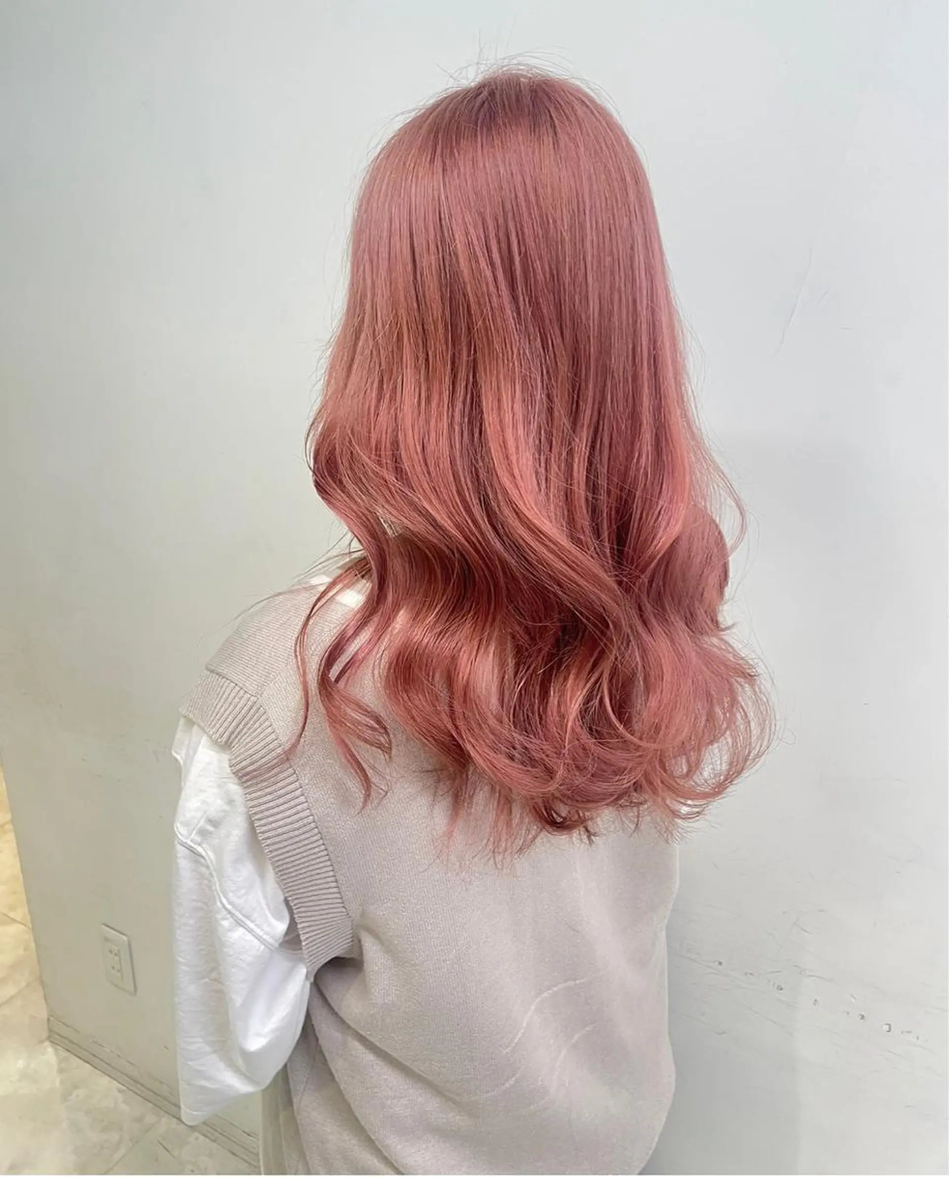 ミディアム ヘアカラー トリートメント サロウィン新宿三丁目East所属・顔周りレイヤー/新宿 /モテ艶カラー/航介のヘアスタイル
