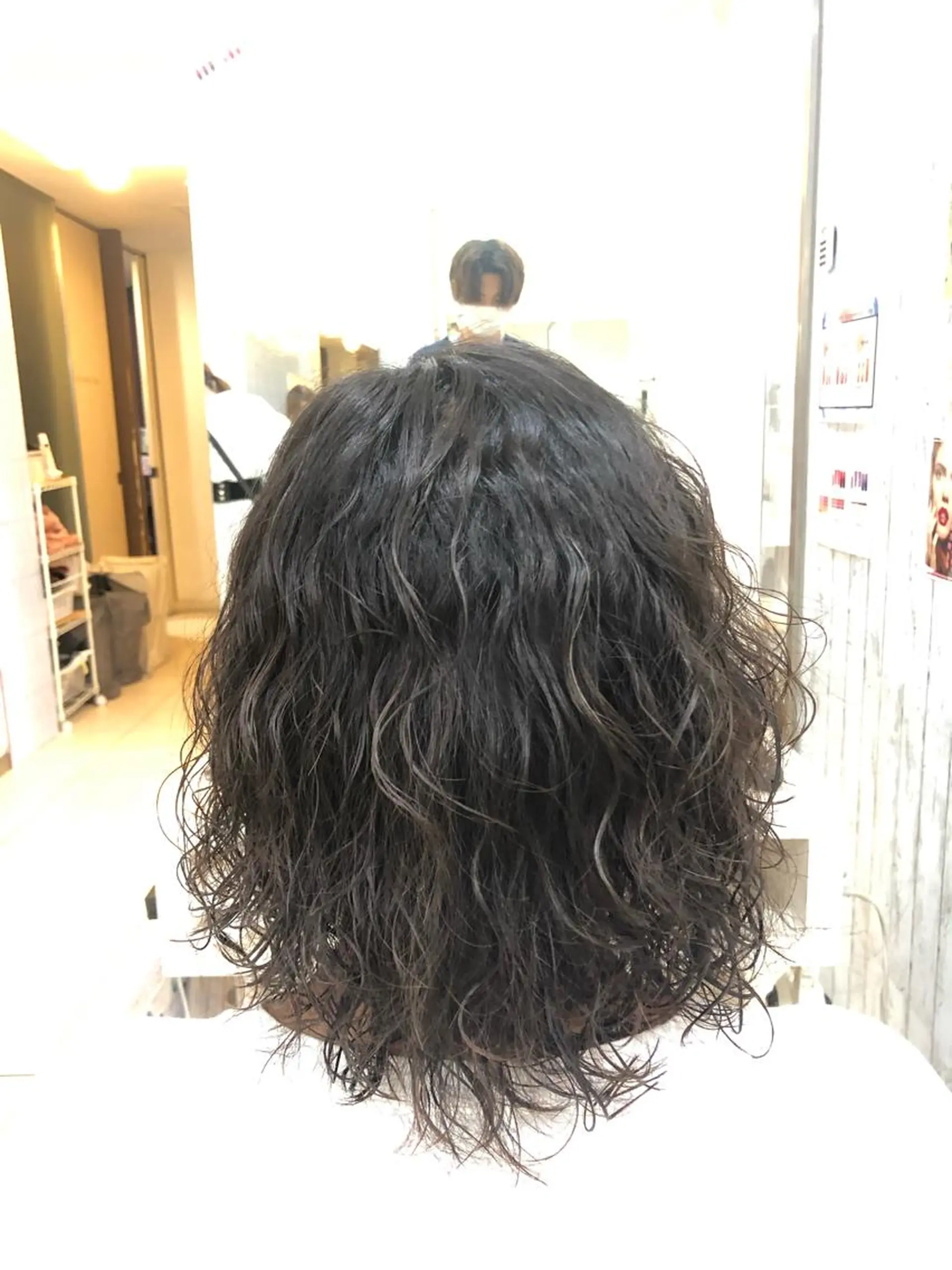 セミロング パーマ メンズ メンズパーマ セミロングパーマ スパイラルパーマ 髪質改善× 白髪ぼかし溝江のヘアスタイル