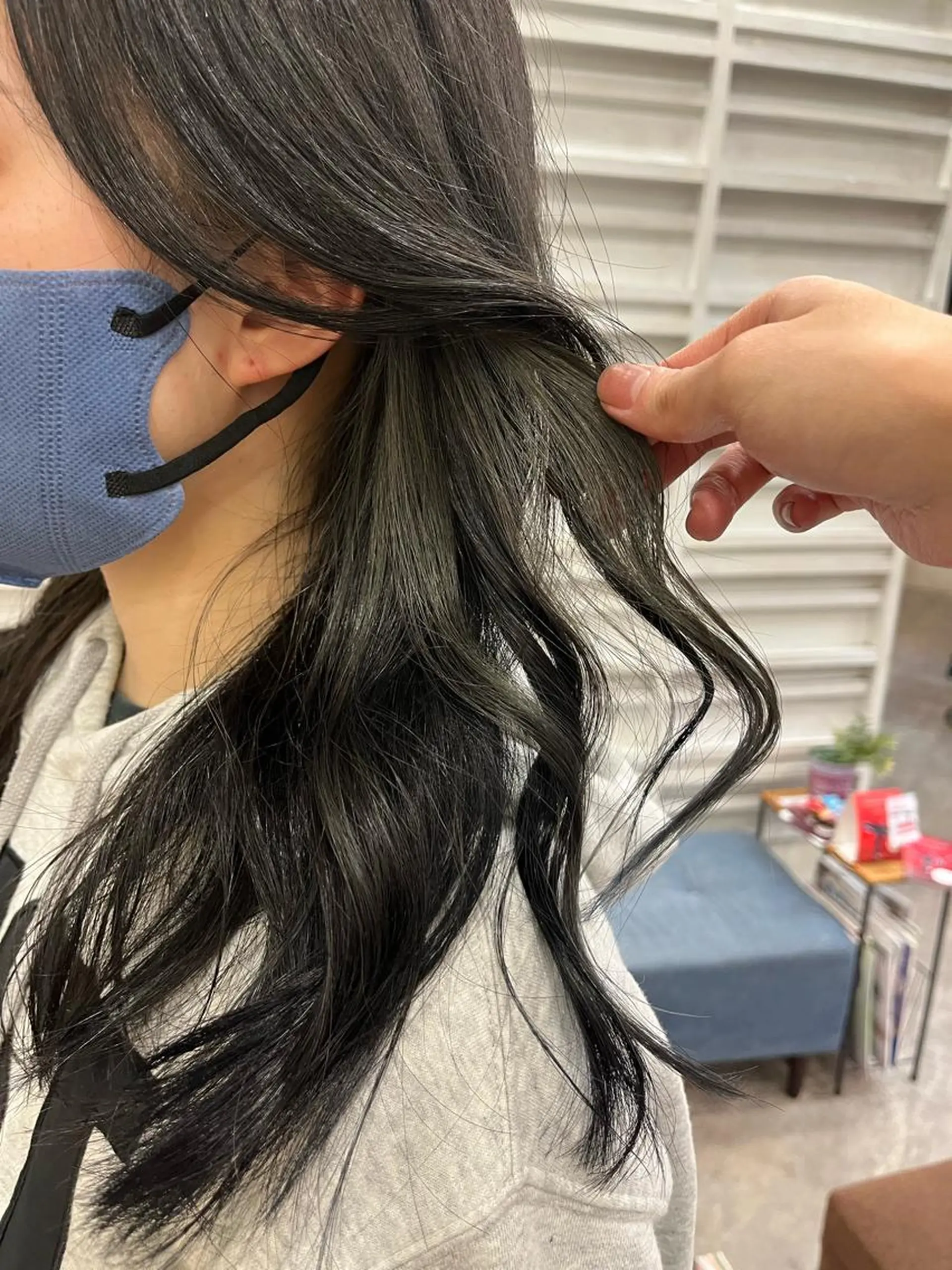 ロング カラー 黒髪 ブルーカラー ブルーブラック イヤリングカラー シルバー ヘアカラー 🟢NEGi🟣 🫧髪質改善のヘアスタイル