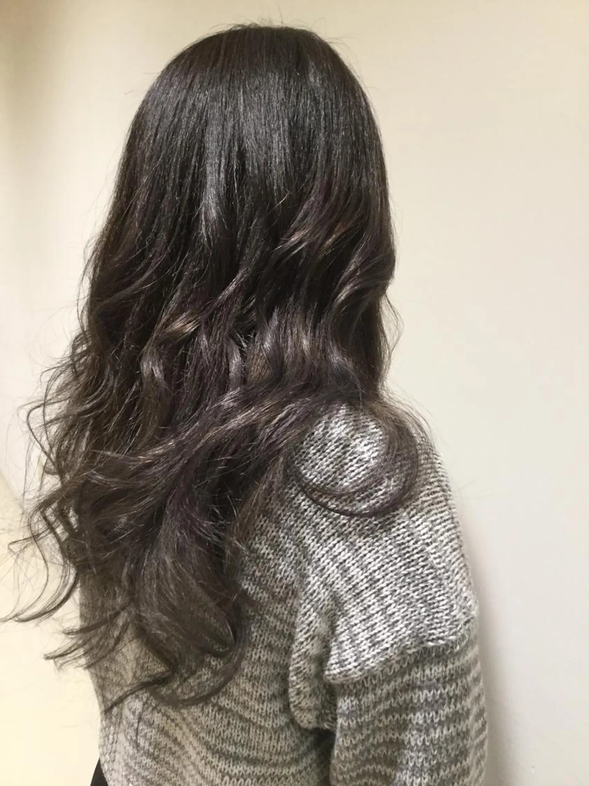ロング カラー 本間 良のヘアスタイル
