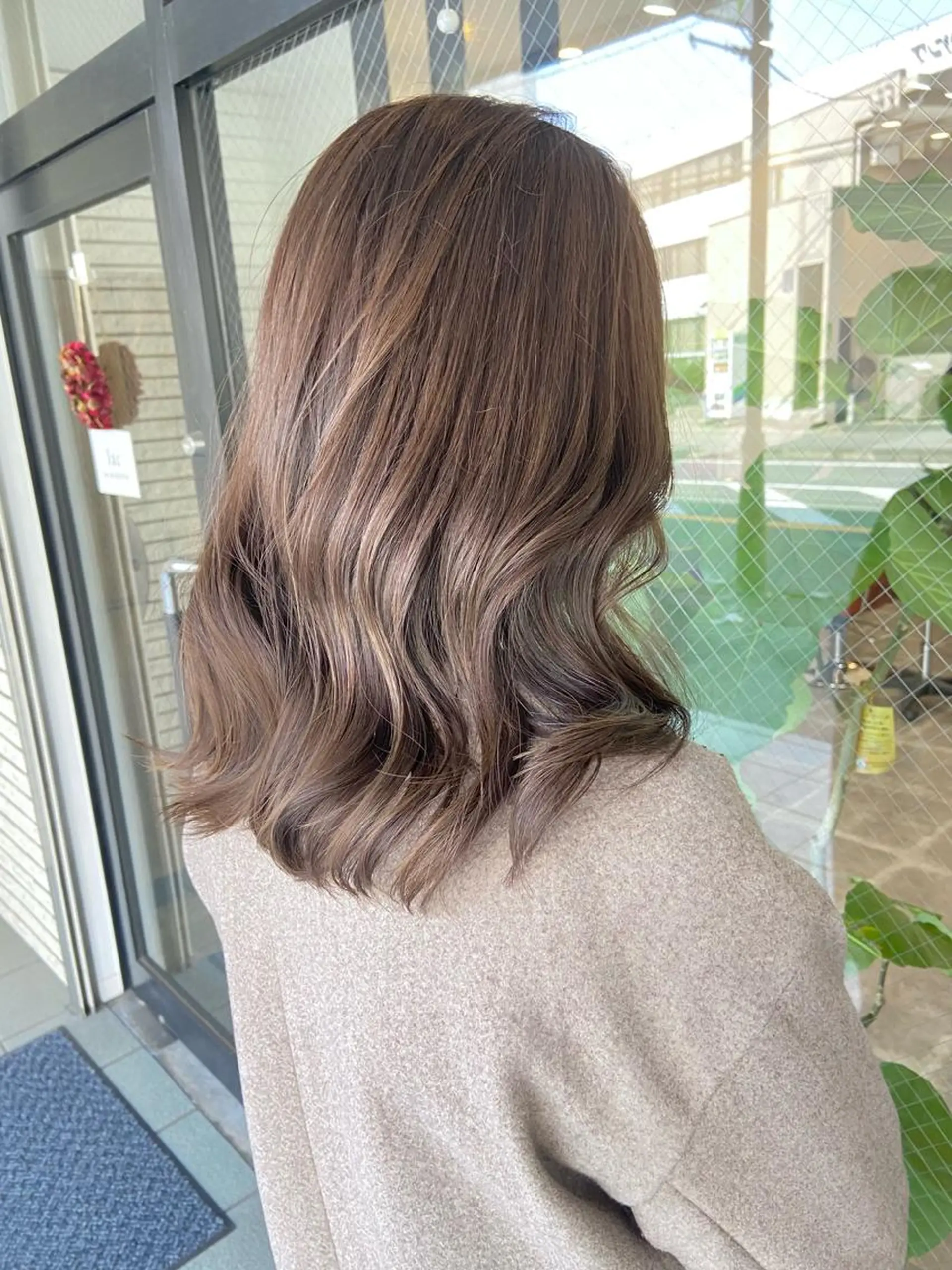 ミディアム カラー 柏韓国ヘア 白石芽衣のヘアスタイル